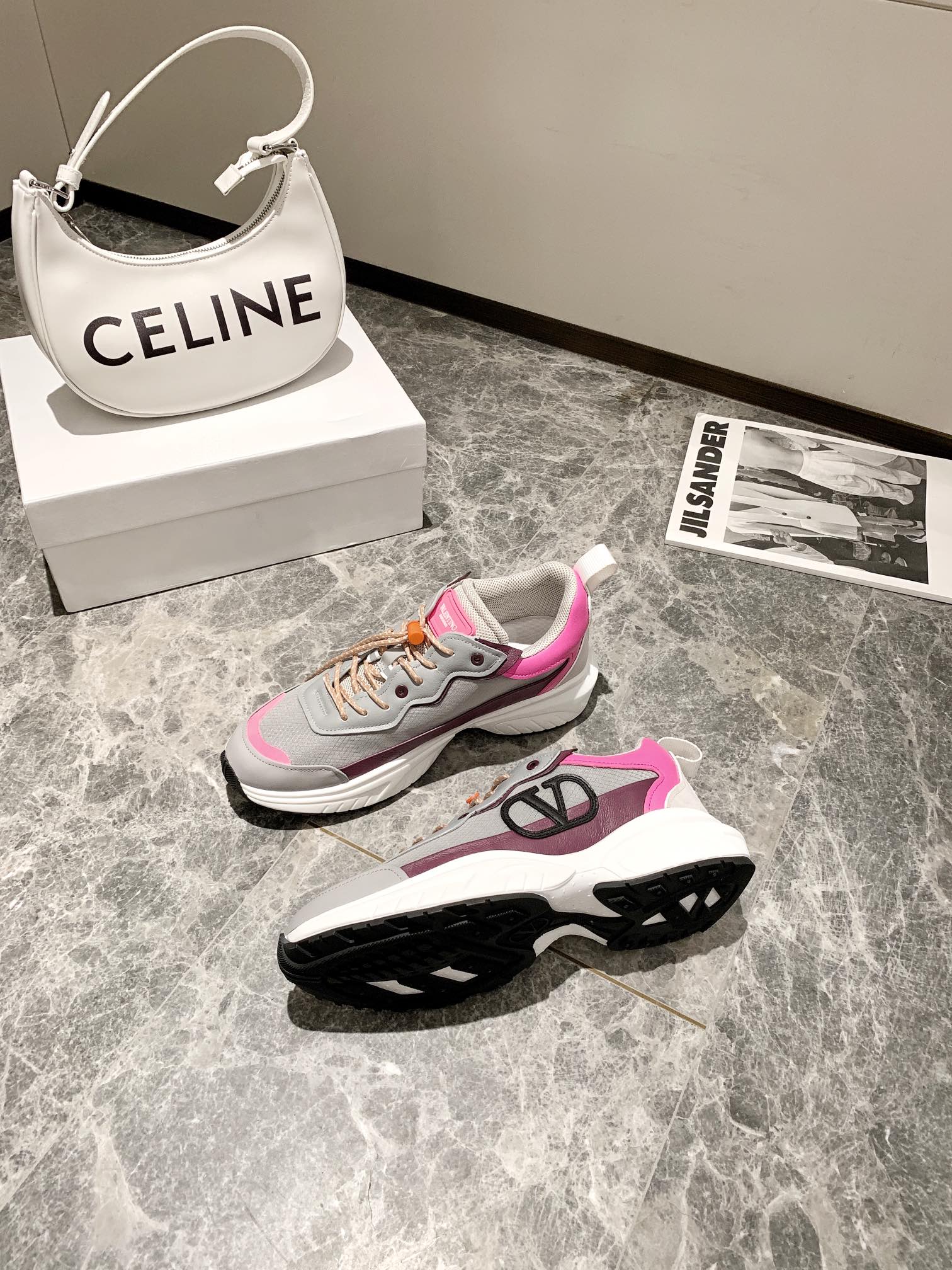 【Valentino】𝟐𝟎𝟐𝟏/𝐒𝐒 𝐧𝐞𝐰 Valentino 2022 ss spring-summer collection of new old man shoes