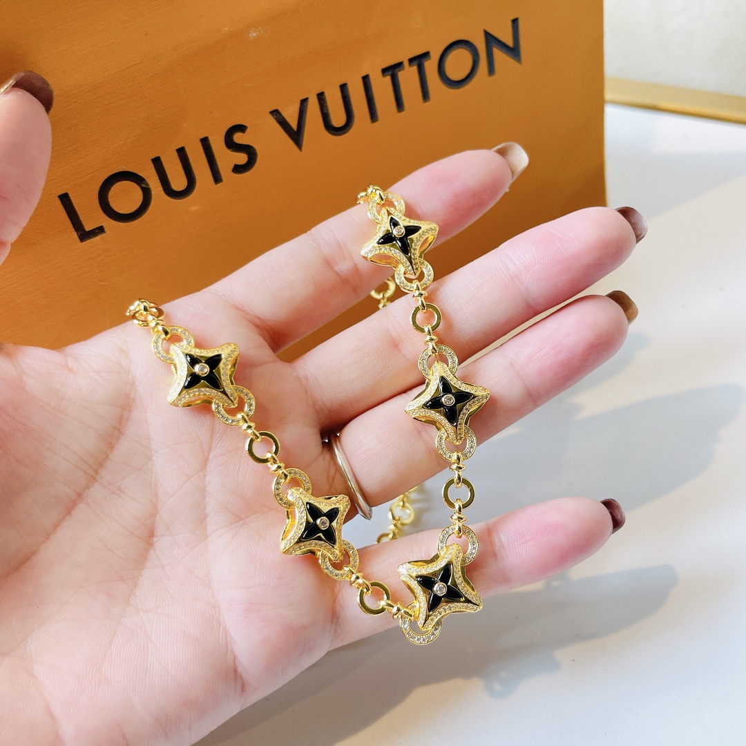 Louis Vuitton Full diamond four leaf clover five flower necklace in yellow gold