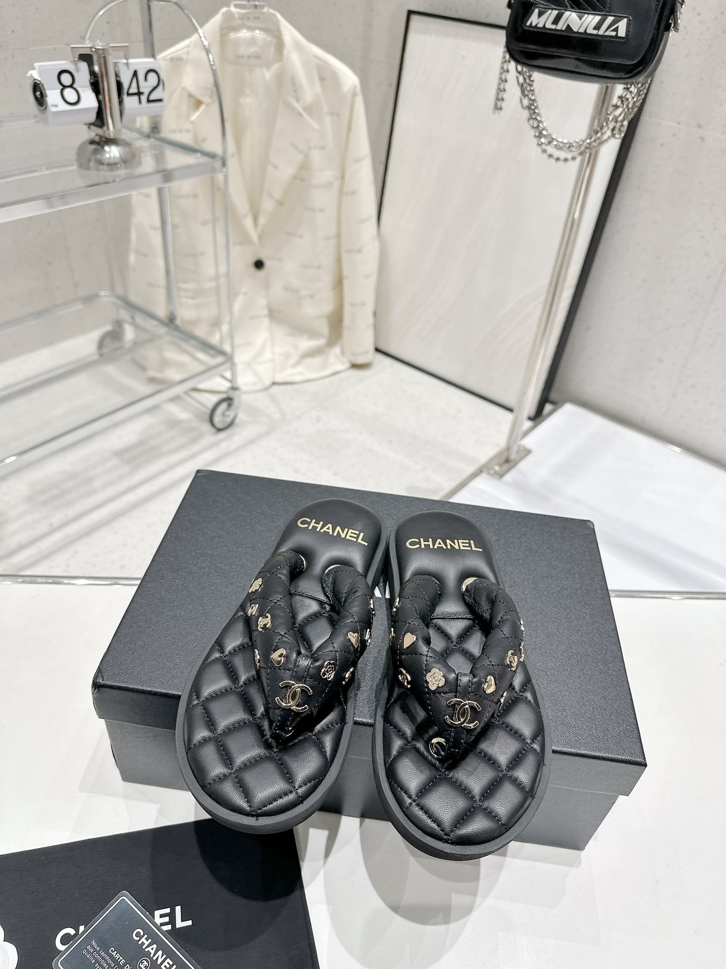 CHANEL summer new bread flip-flops clip toe flip-flops beach sandals