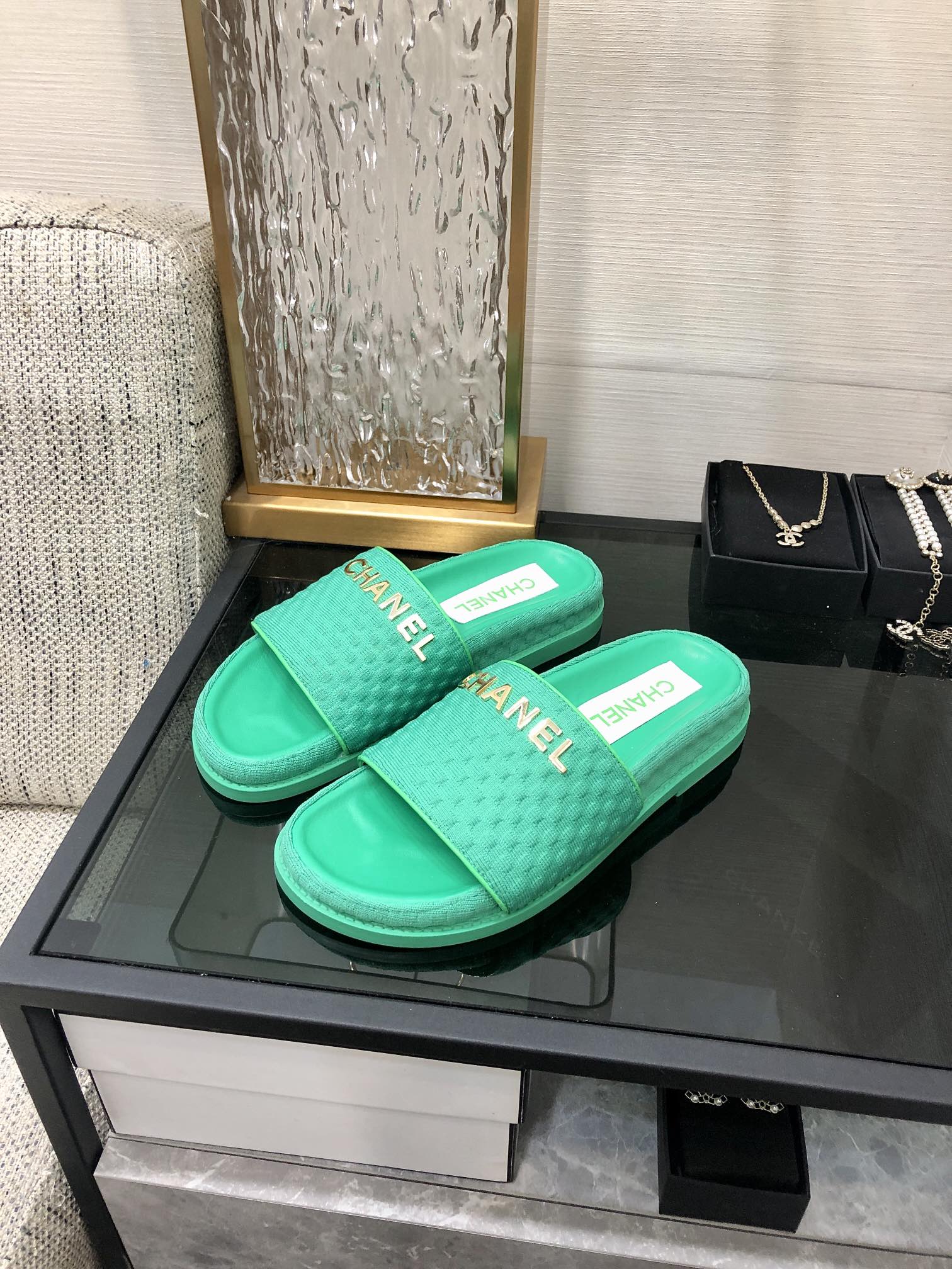 CHANEL 2022 early spring latest honey slippers fashion versatile series imported sheepskin cushioned feet