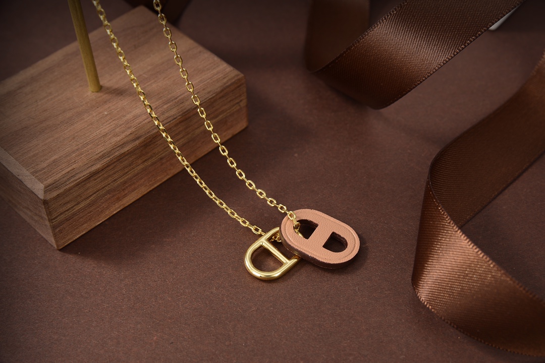 Hermes necklace