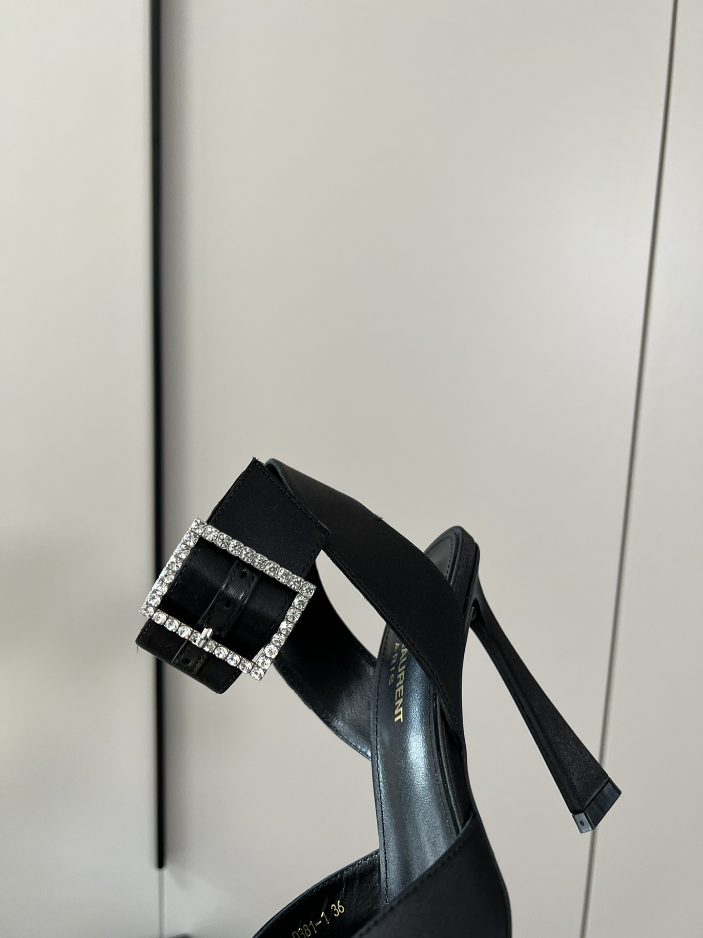 𝙎𝙖𝙞𝙣𝙩 𝙇𝙖𝙪𝙧𝙚𝙣𝙩 | 𝟐𝟎𝟐𝟐/𝐒𝐒 𝐧𝐞𝐰 YSL｜Saint Laurent silk diamond buckle high heels Imported silk