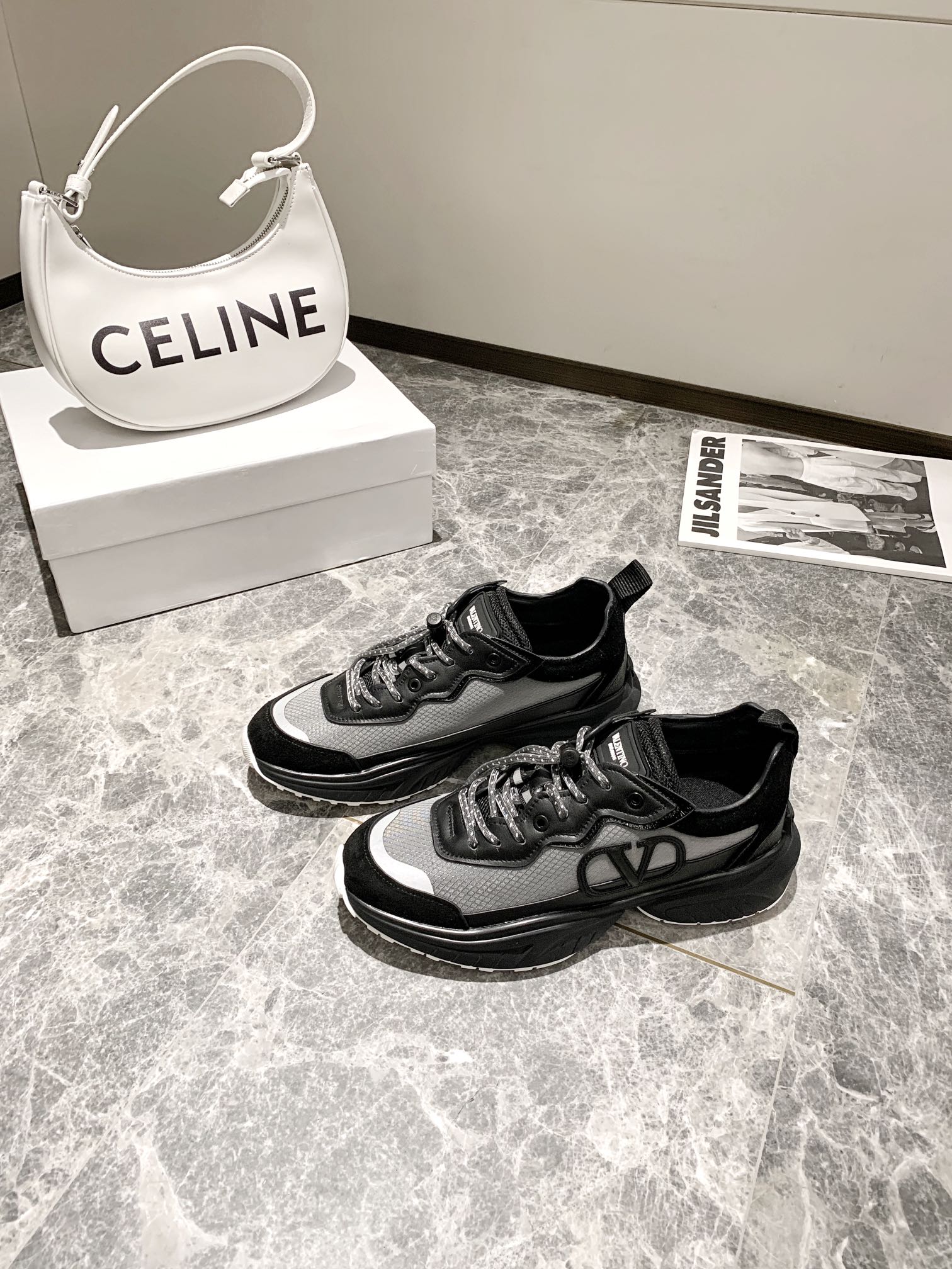 【Valentino】𝟐𝟎𝟐𝟏/𝐒𝐒 𝐧𝐞𝐰 Valentino 2022 ss spring-summer collection of new old man shoes