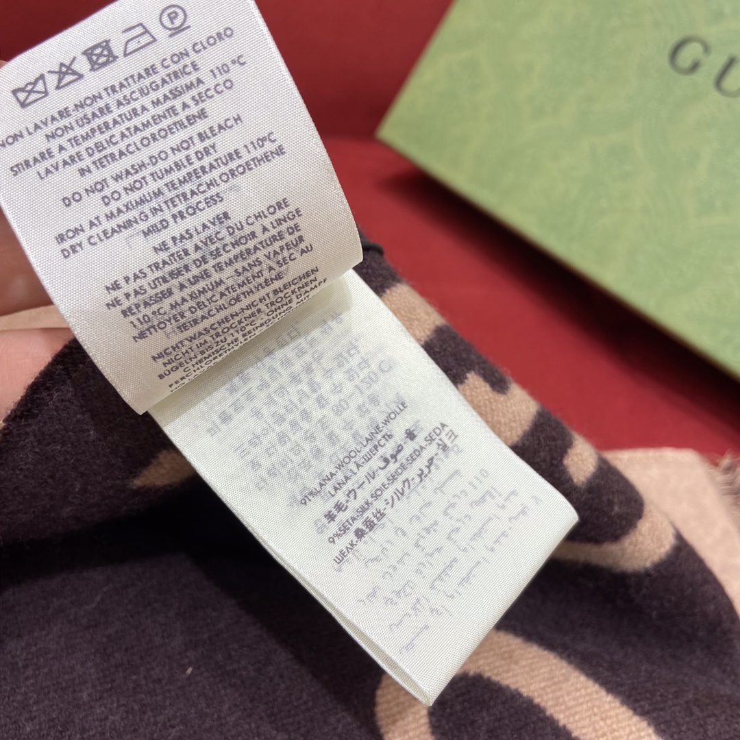 GUCCI earth tone scarf 91% wool and 9% silk