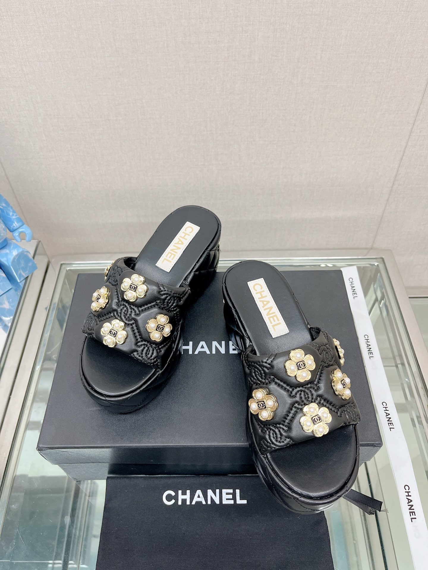CHANEL water table thick bottom pearl flower slippers original rubber sole