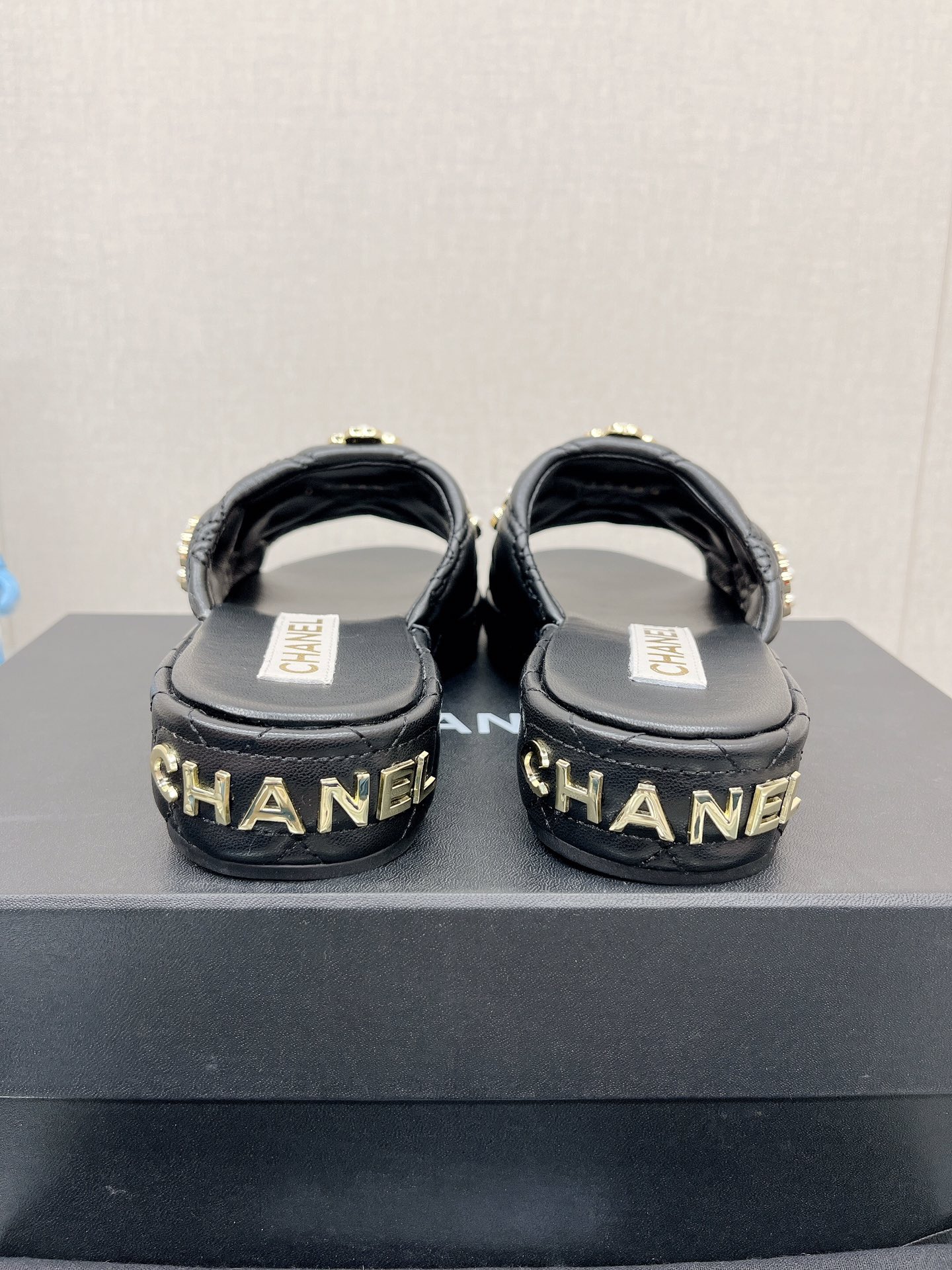 CHANEL water table thick bottom pearl flower slippers original rubber sole