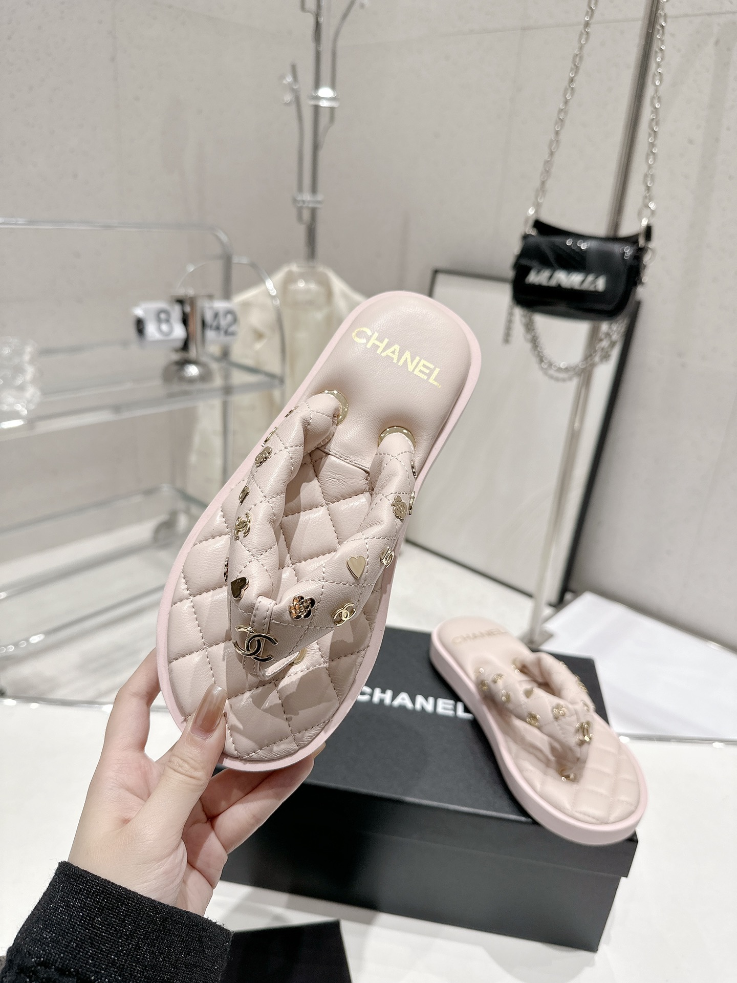 CHANEL summer new bread flip-flops clip toe flip-flops beach sandals