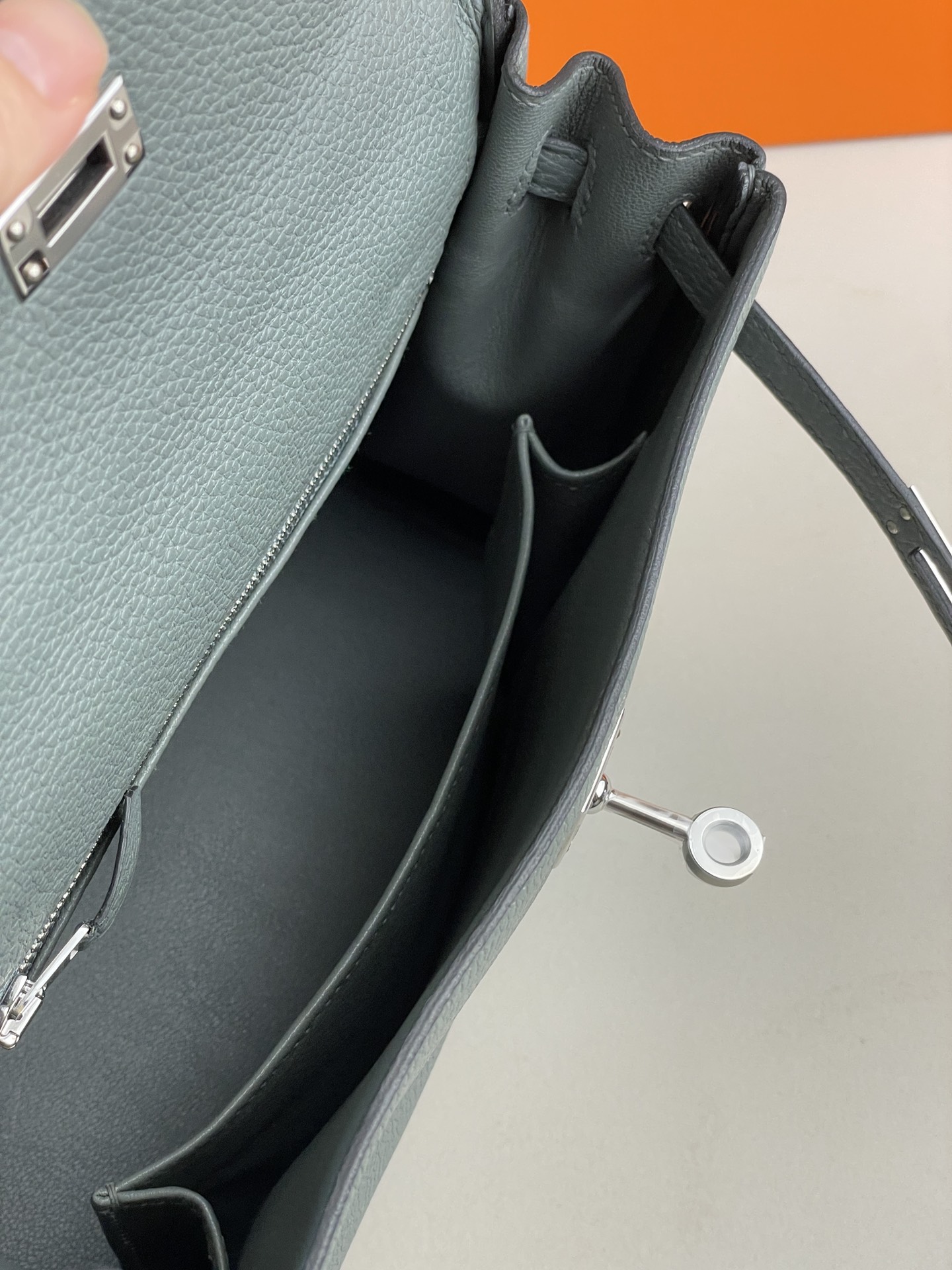 Kelly25 almond green togo leather silver buckle