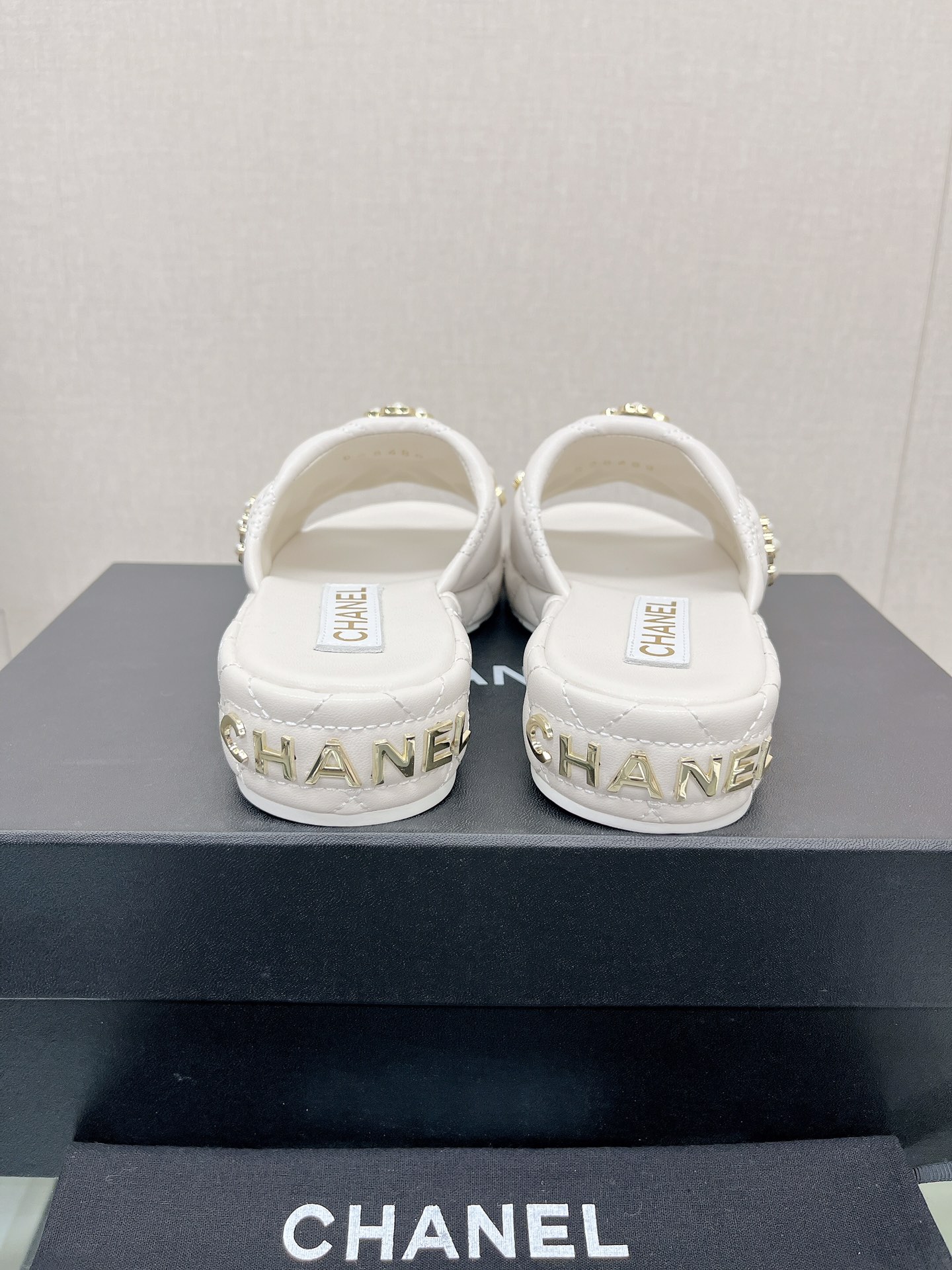 CHANEL water table thick bottom pearl flower slippers original rubber sole