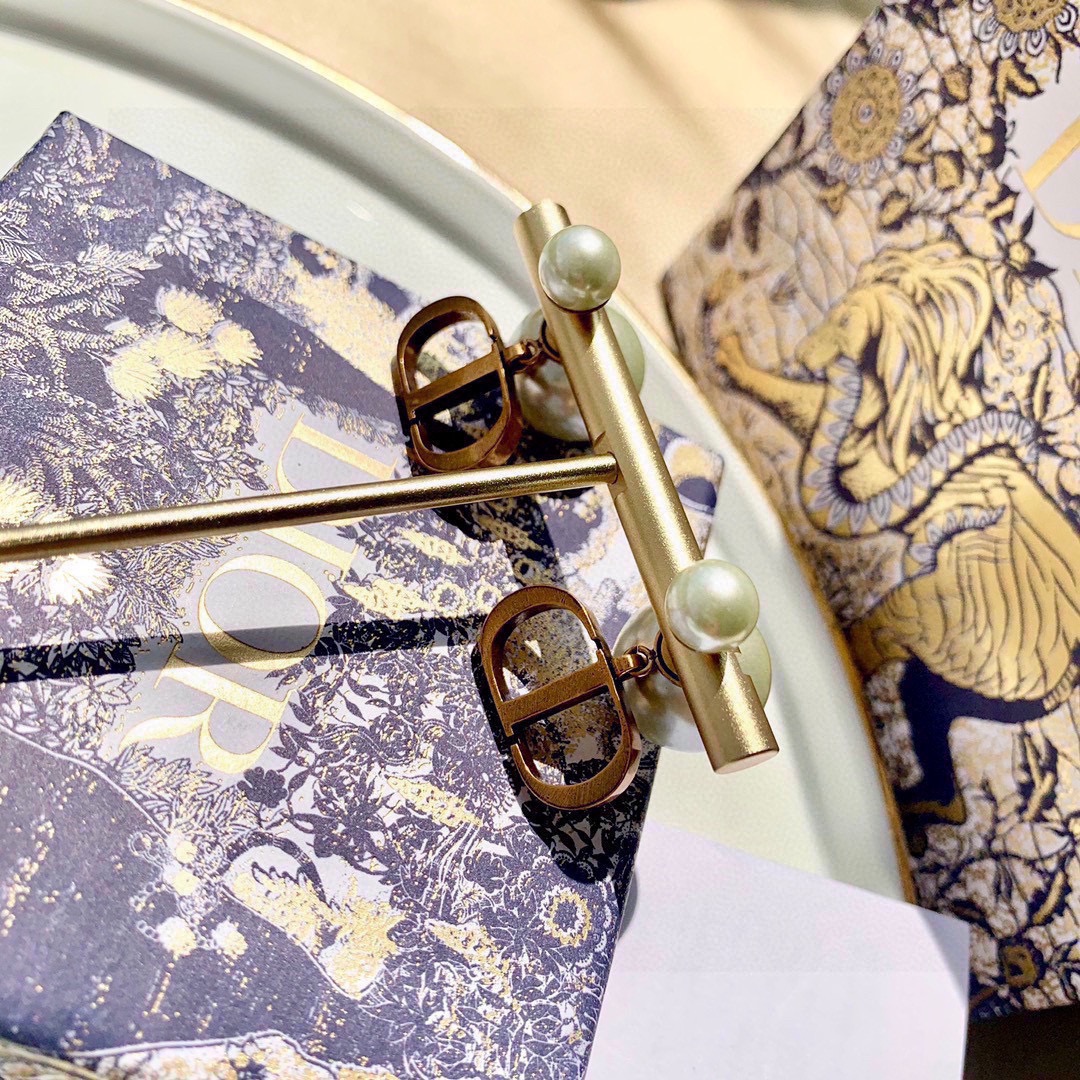 Dior cd letter pearl earrings earrings