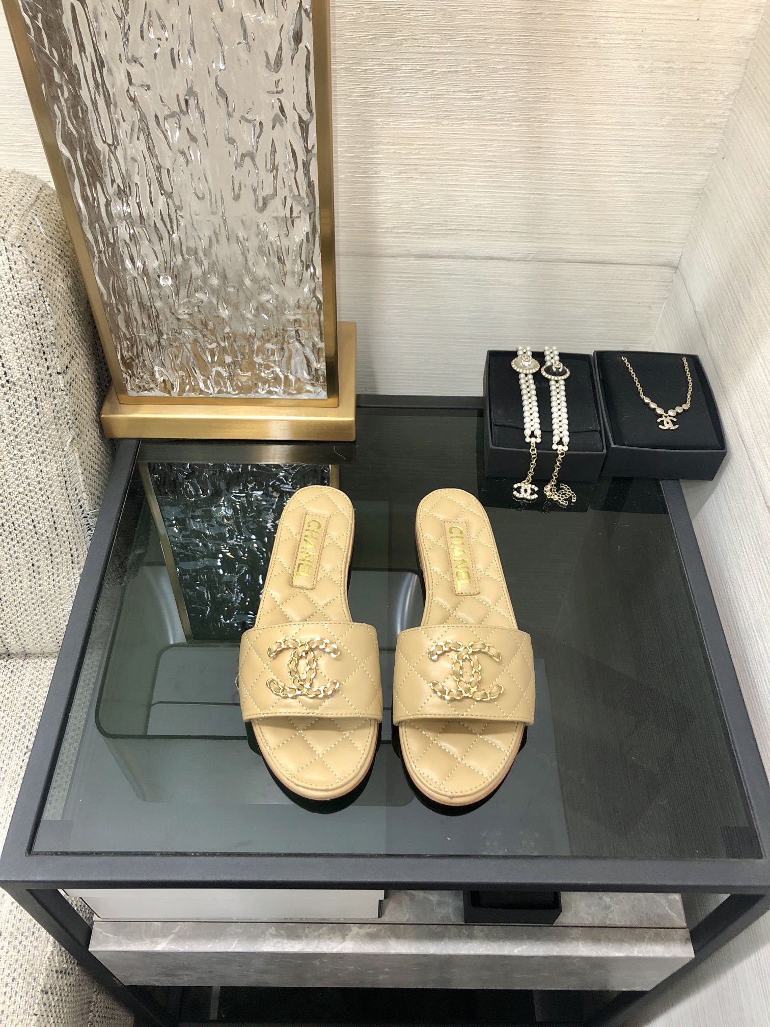 CHANEL 2023 spring and summer latest electric embroidery honey slippers Imported leather outsole