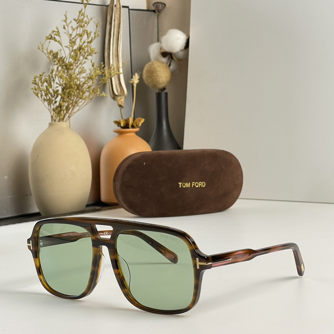 TOM FORD MODEL：FT884