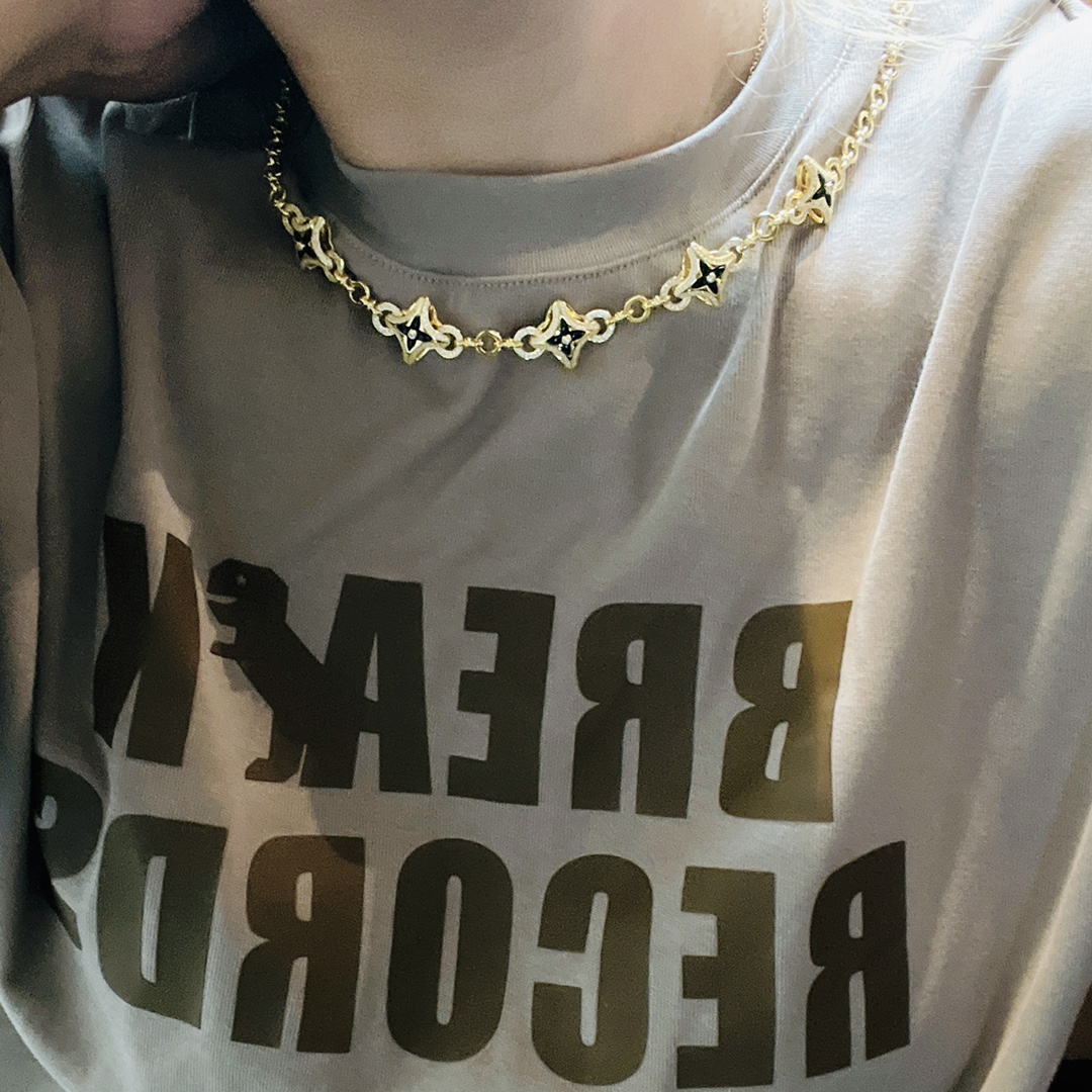 Louis Vuitton Full diamond four leaf clover five flower necklace in yellow gold