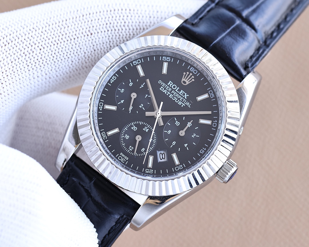 Rolex . The bezel adopts 48 Slovak diamonds