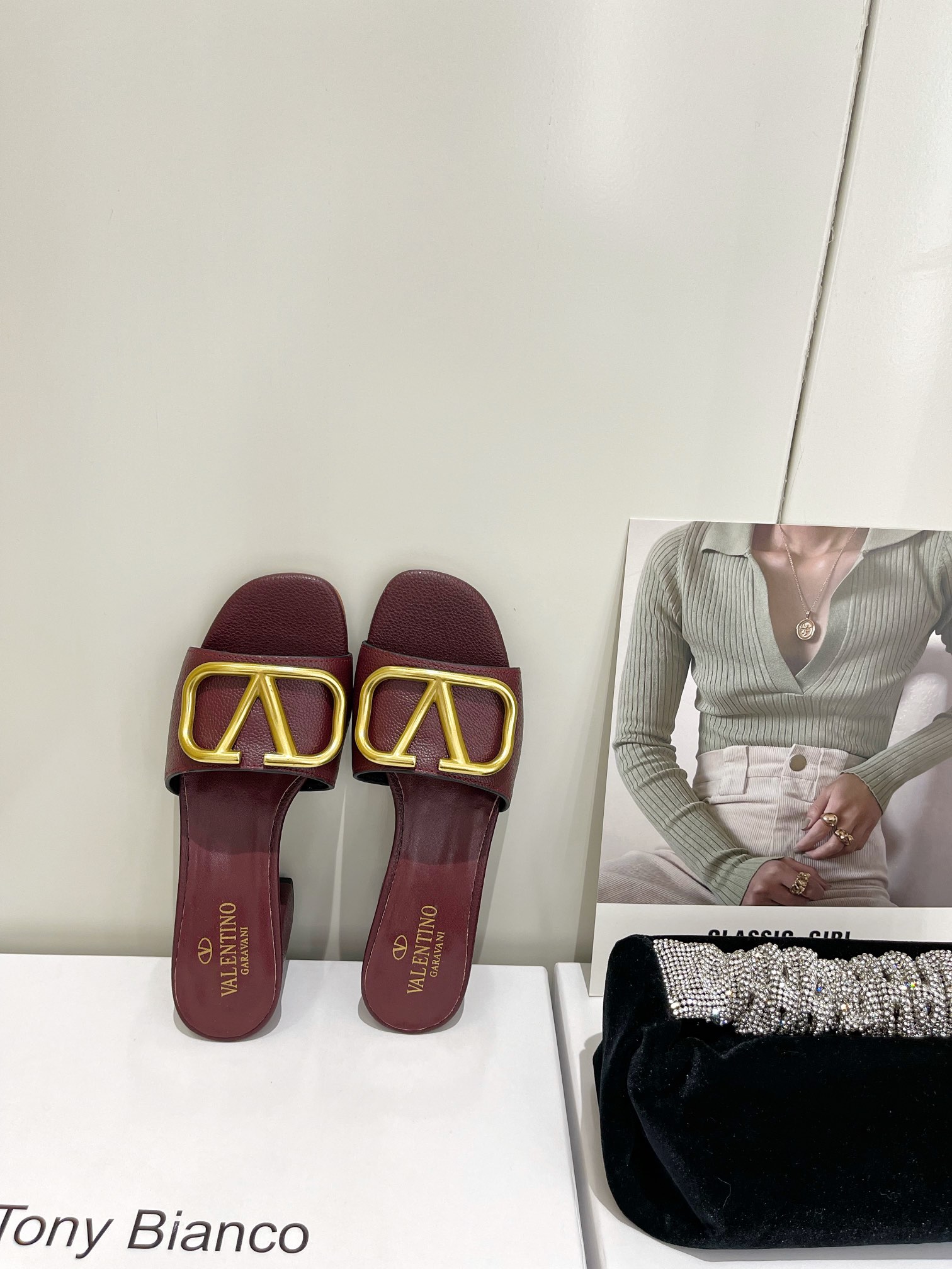 【Valentino】𝟐𝟎𝟐𝟏/𝐒𝐒 𝐧𝐞𝐰  Valentino 2022 / fw spring and summer new women's slippers
