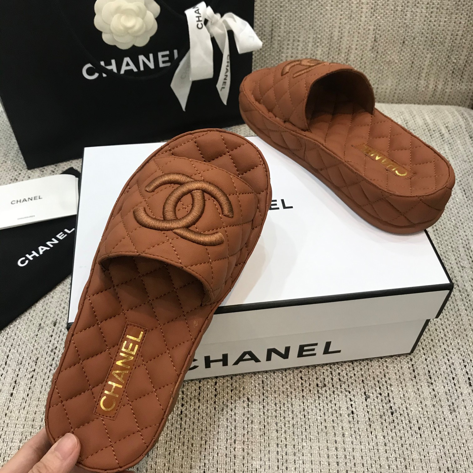 CHANEL 2022 early spring latest honey slippers fashion versatile series imported sheepskin cushioned feet