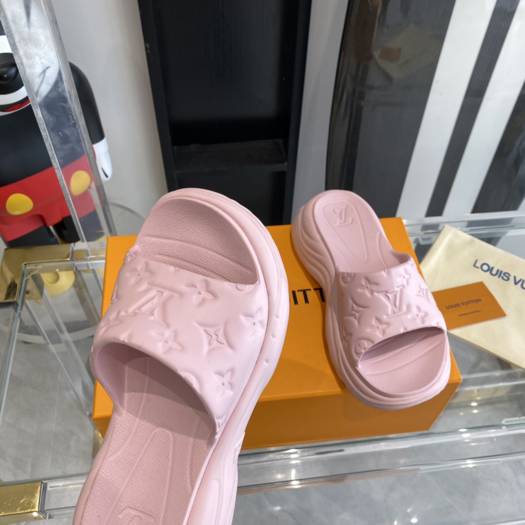 Louis Vuitton platform slippers Pool Pillow Comfort will enter the series