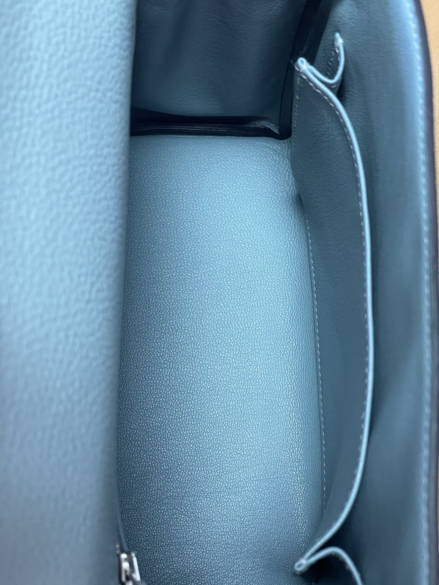 Kelly25 days cyan togo leather