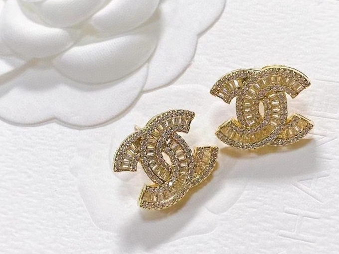 CHANEL🇫🇷Xiaoxiang square diamond letter crystal diamond stud earrings