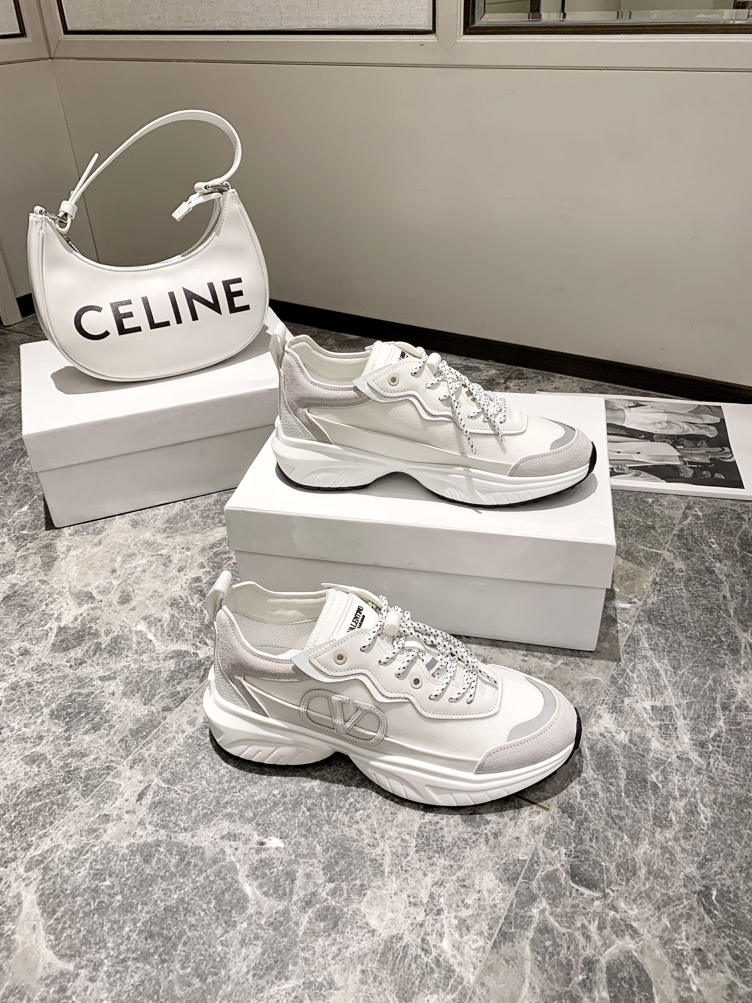 【Valentino】𝟐𝟎𝟐𝟏/𝐒𝐒 𝐧𝐞𝐰 Valentino 2022 ss spring-summer collection of new old man shoes