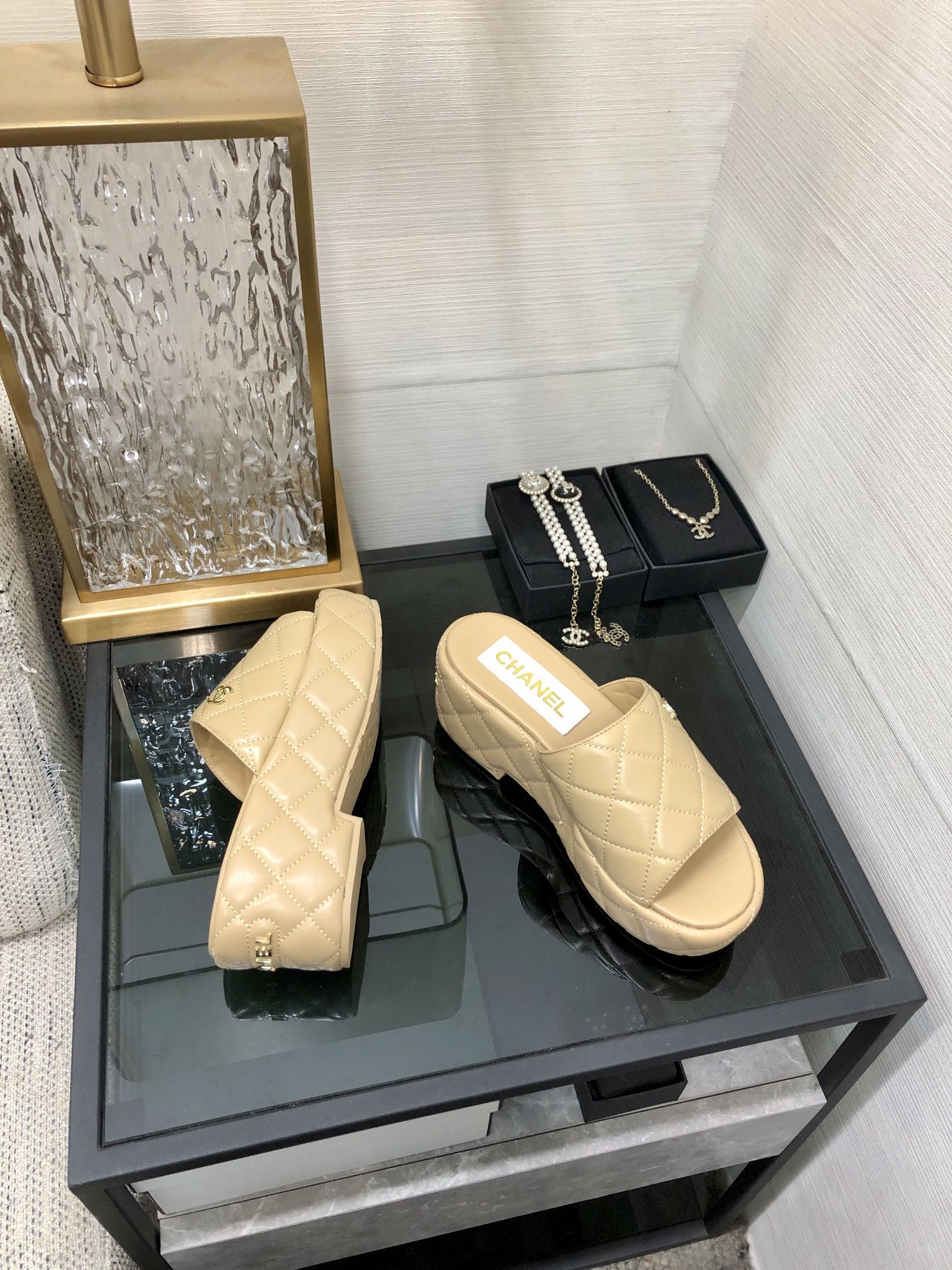 CHANEL 2022 early spring latest slope heel slippers fashionable and versatile series wear-resistant rubber outsole