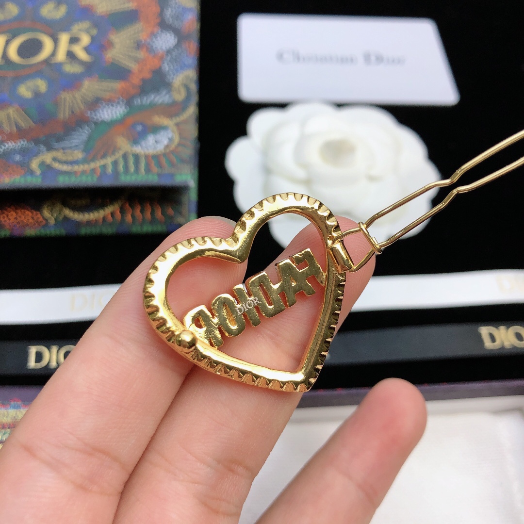 Dior brooch