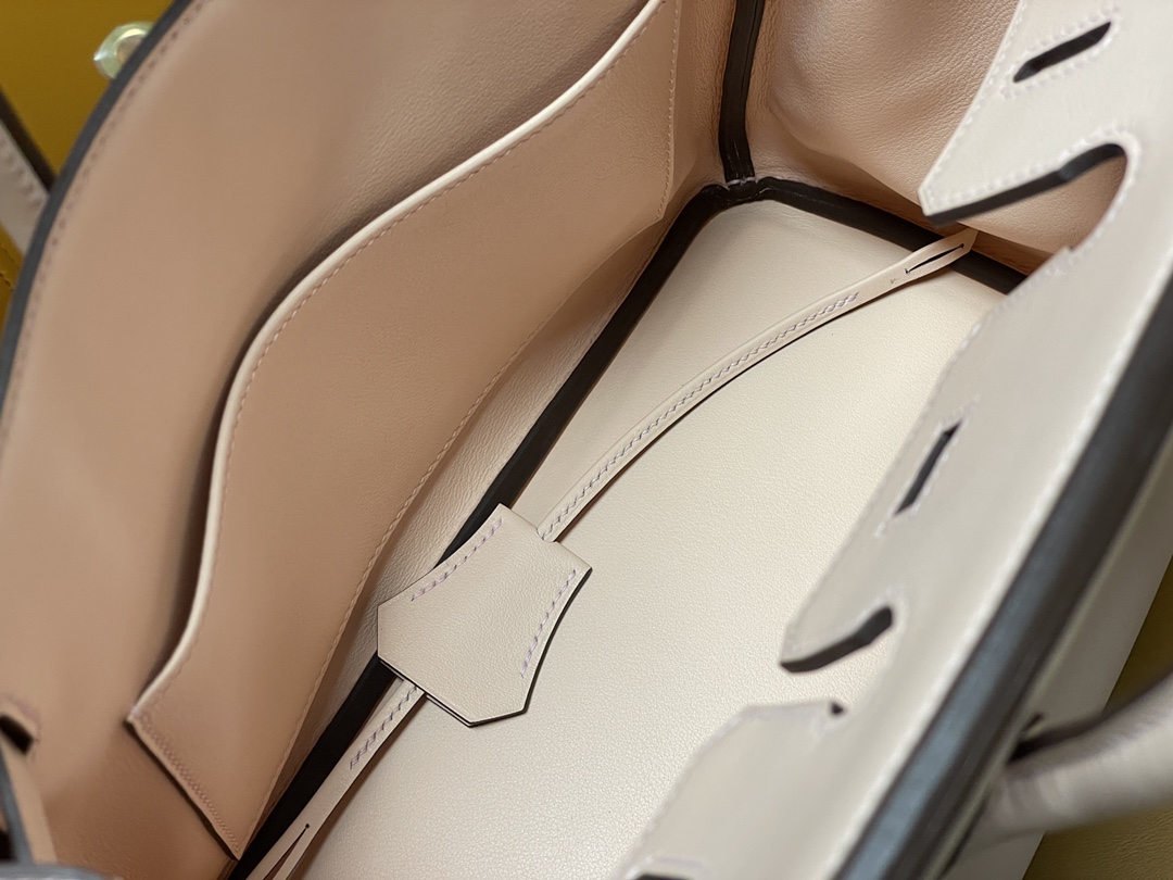 Bk25 p1 Rose Powder Swift Gold Button