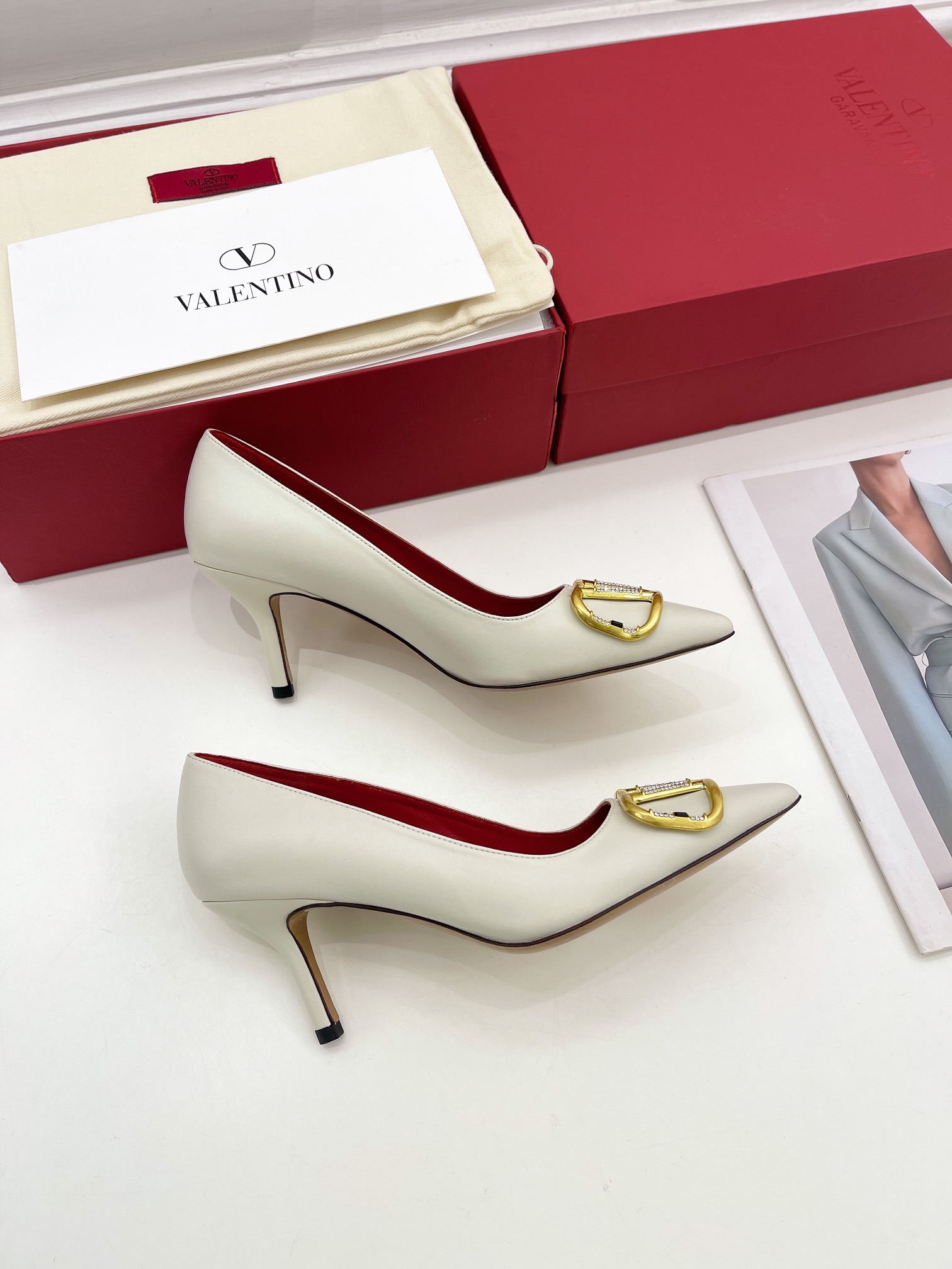 【Valentino】𝟐𝟎𝟐𝟏/𝐒𝐒 𝐧𝐞𝐰 Valentino 2022 spring and summer new large V diamond buckle high heels on the new