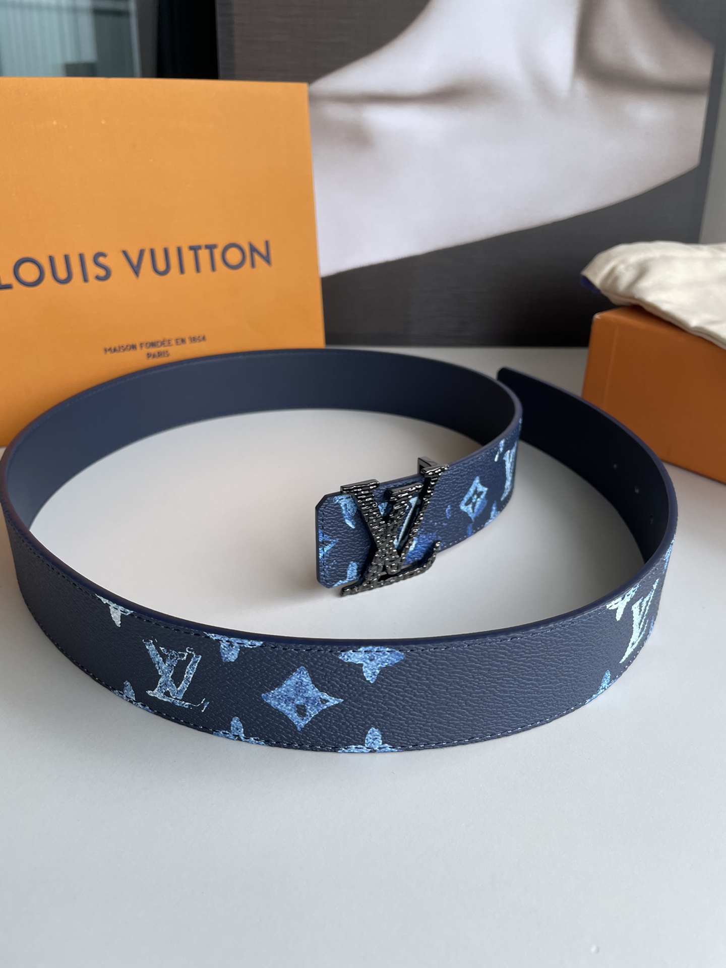 LOUIS VUITTO SHAPE 40 mm reversible belt