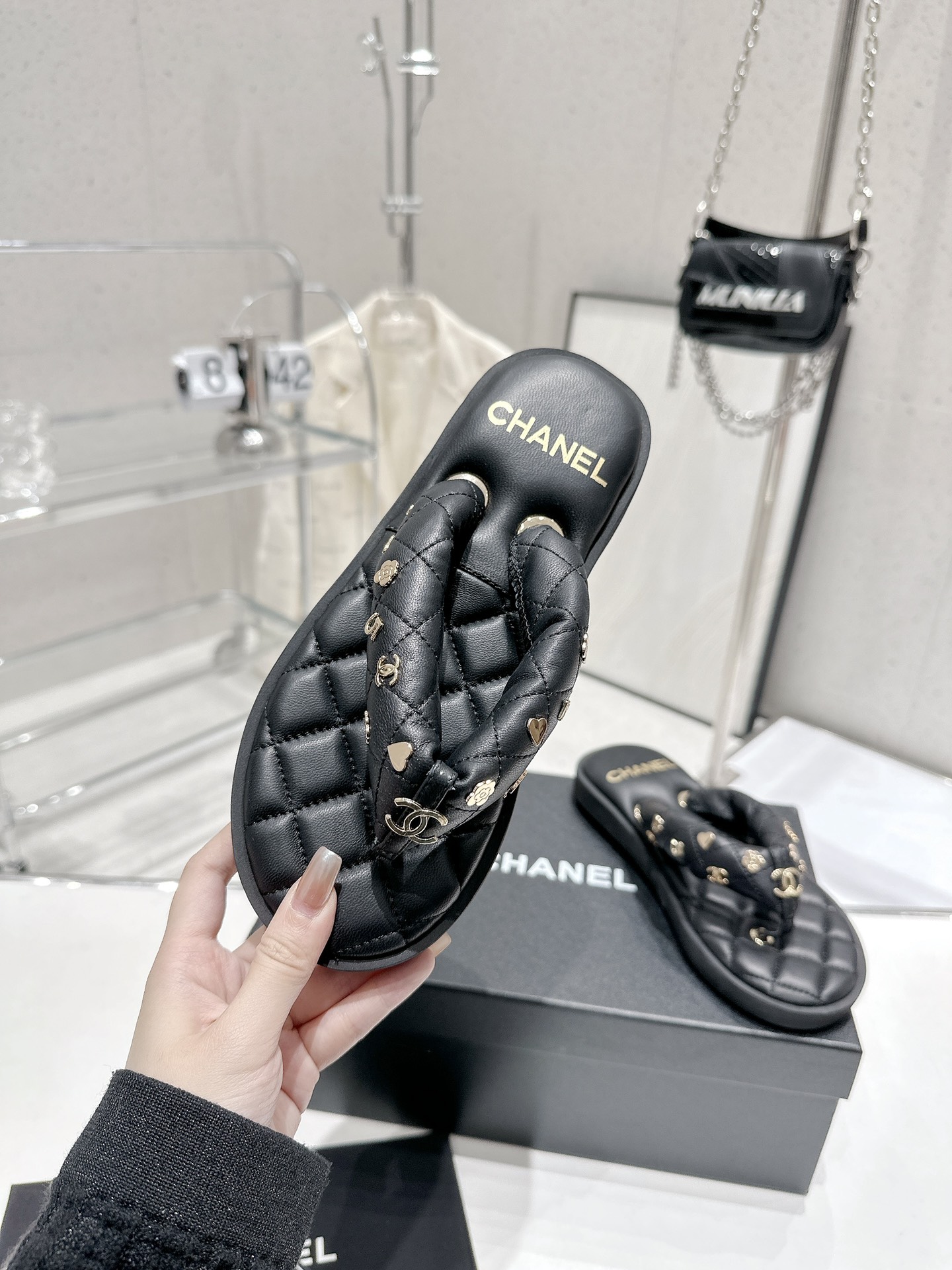 CHANEL summer new bread flip-flops clip toe flip-flops beach sandals