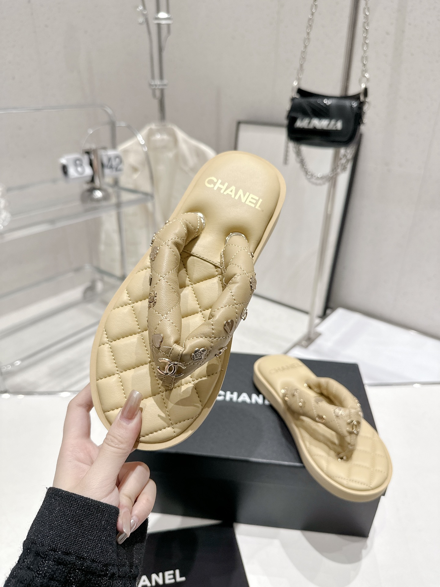 CHANEL summer new bread flip-flops clip toe flip-flops beach sandals