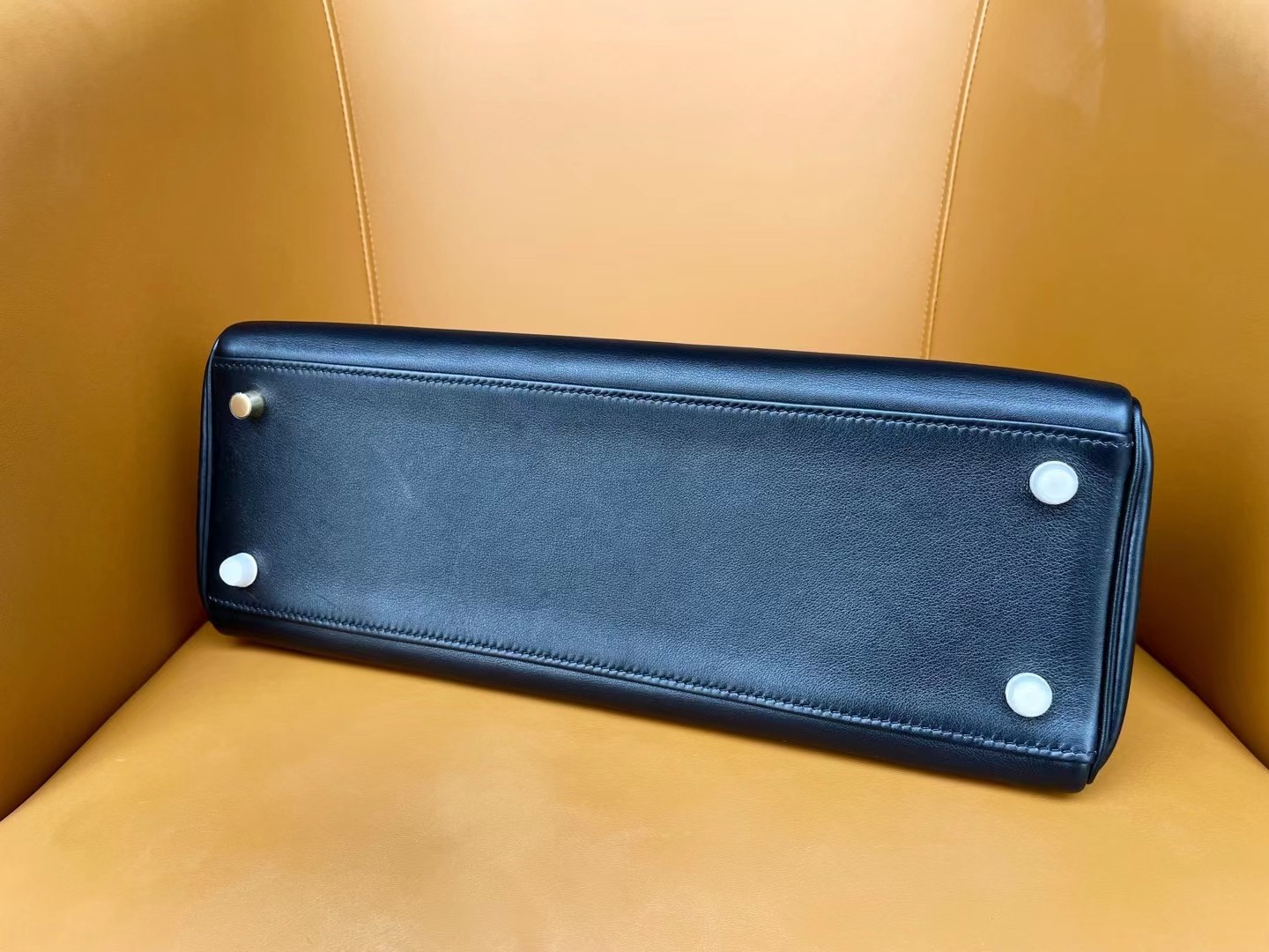 Kelly32 black gold swift leather