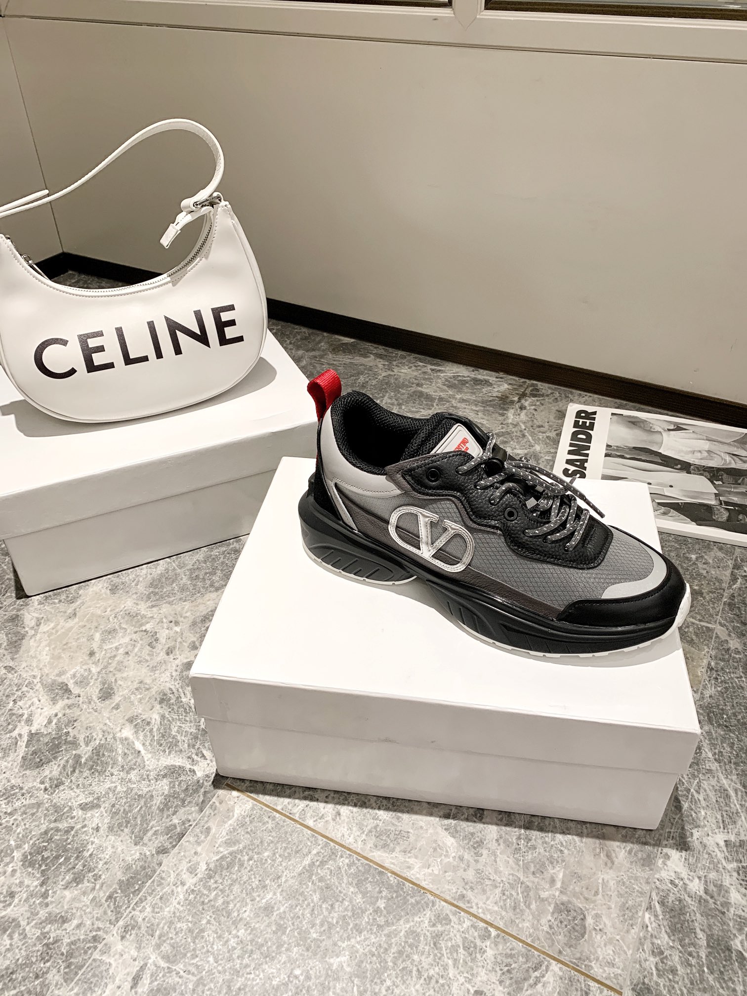 【Valentino】𝟐𝟎𝟐𝟏/𝐒𝐒 𝐧𝐞𝐰 Valentino 2022 ss spring-summer collection of new old man shoes