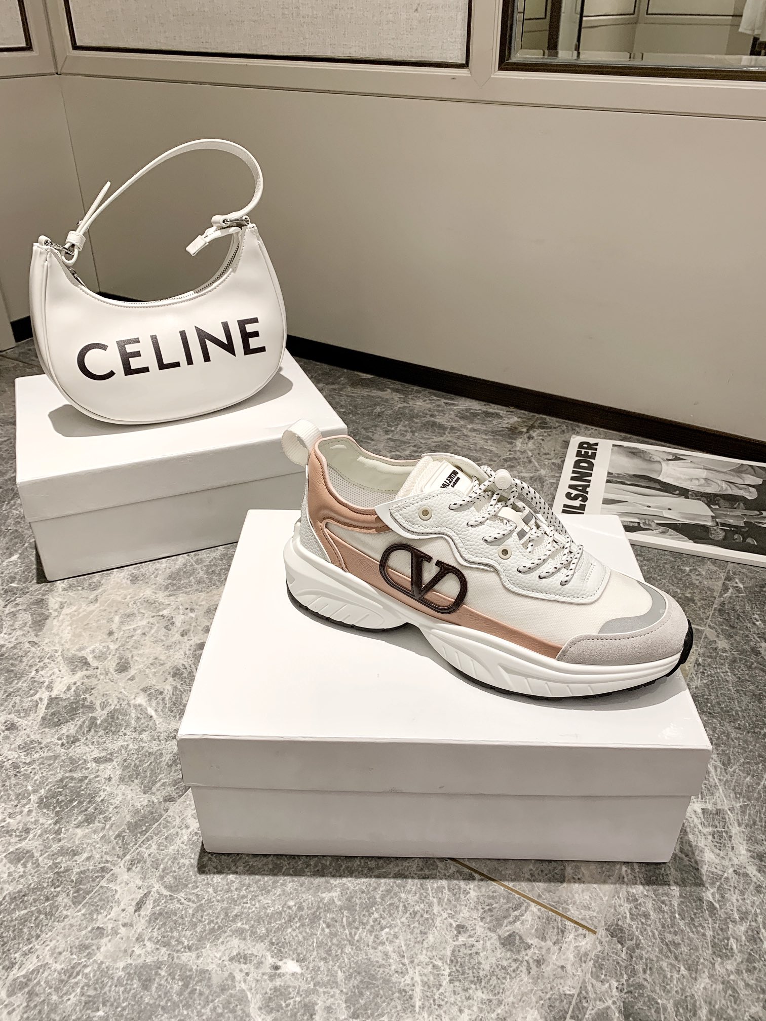 【Valentino】𝟐𝟎𝟐𝟏/𝐒𝐒 𝐧𝐞𝐰 Valentino 2022 ss spring-summer collection of new old man shoes