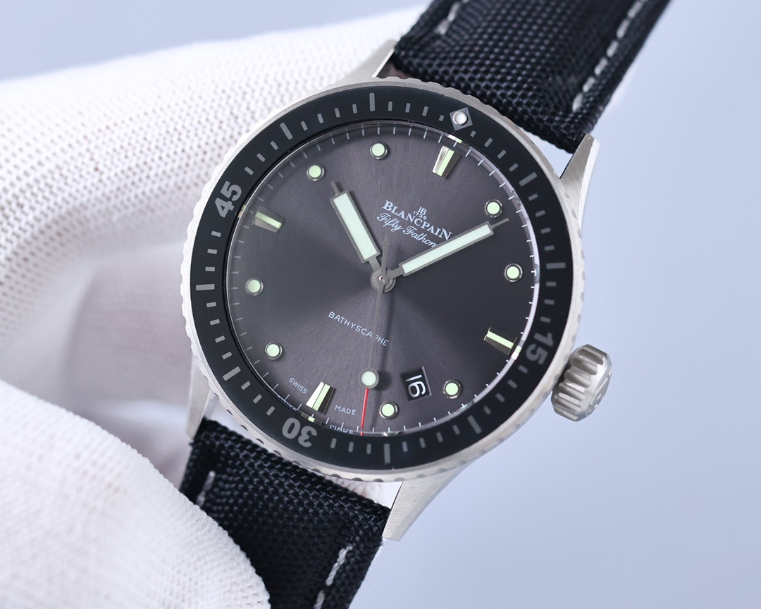 Blancpain - This functional watch comes from the classic Blancpain collection