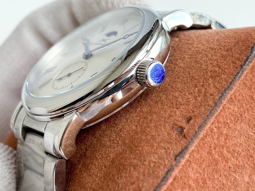 IWC- Fine men's watches Fully automatic mechanical movement, top 316 steel case and strap