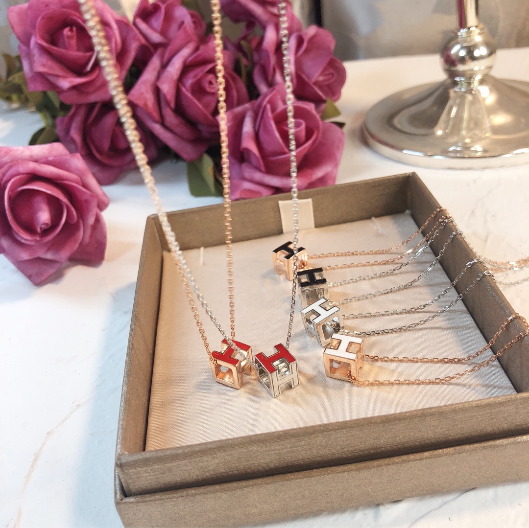 Hermes necklace