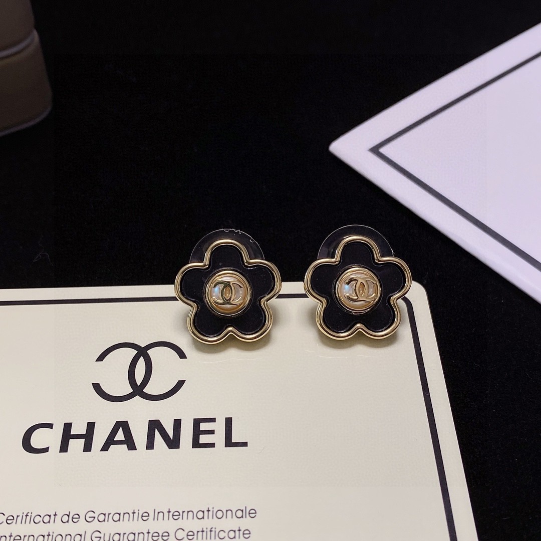 CHANEL🇫🇷Xiaoxiang earrings
