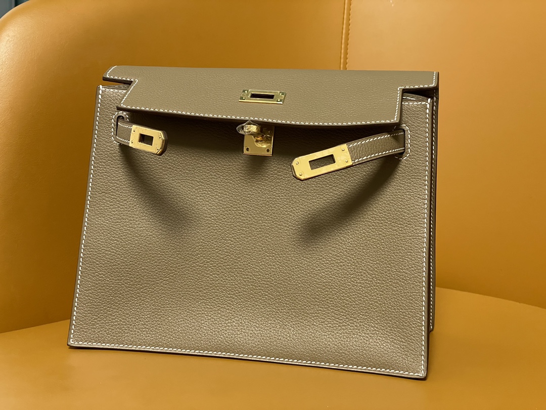 Kelly Danse elephant grey evercolor gold buckle