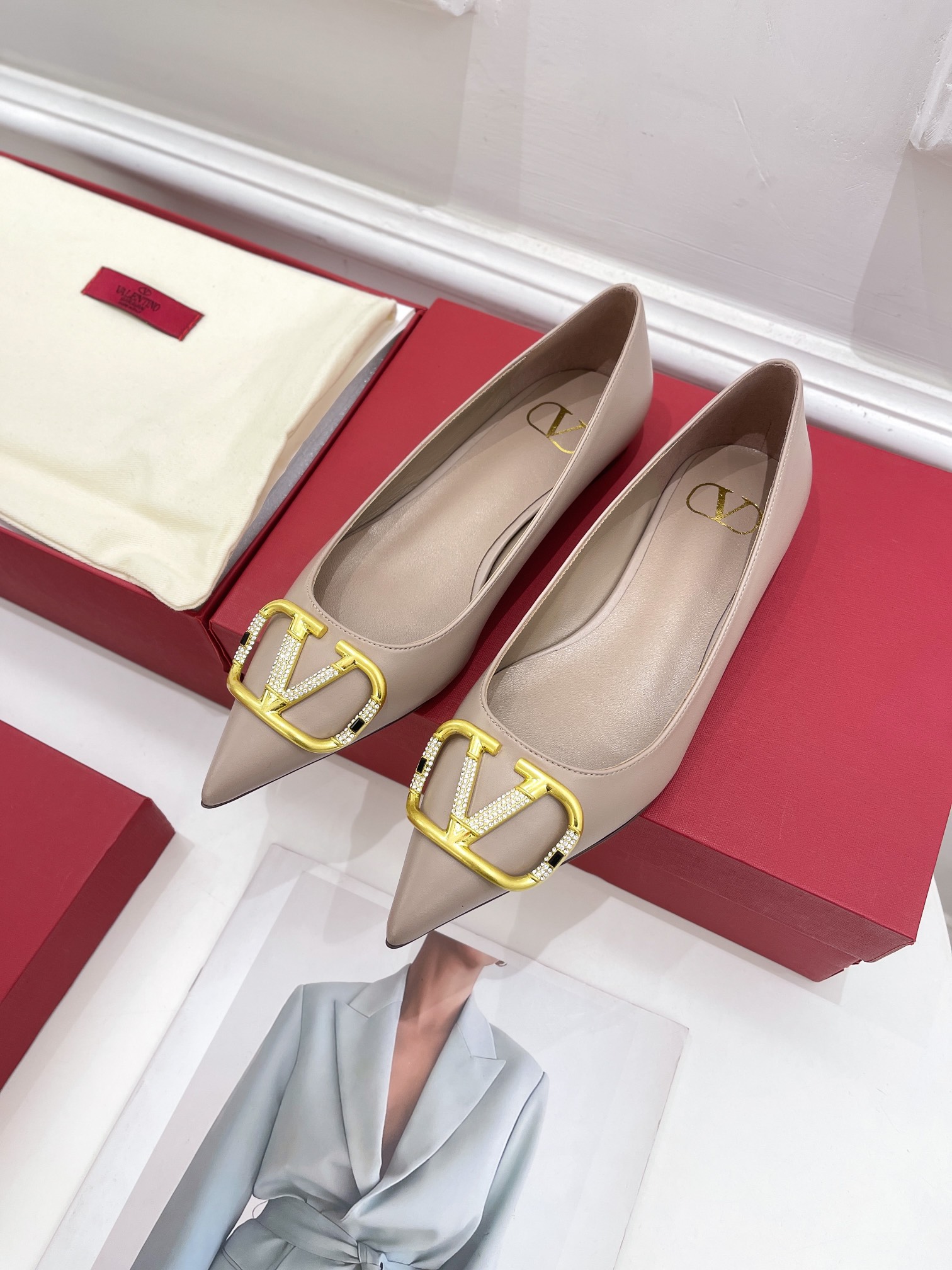 【Valentino】𝟐𝟎𝟐𝟏/𝐒𝐒 𝐧𝐞𝐰 Valentino 2022 spring and summer new large V diamond buckle high heels on the new