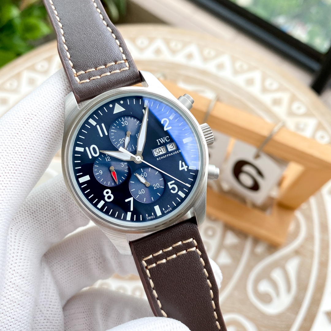 IWC- Pilot's Watch Chronograph Green Dial Pilot's Watch Chronograph New creations launched during the watch fair