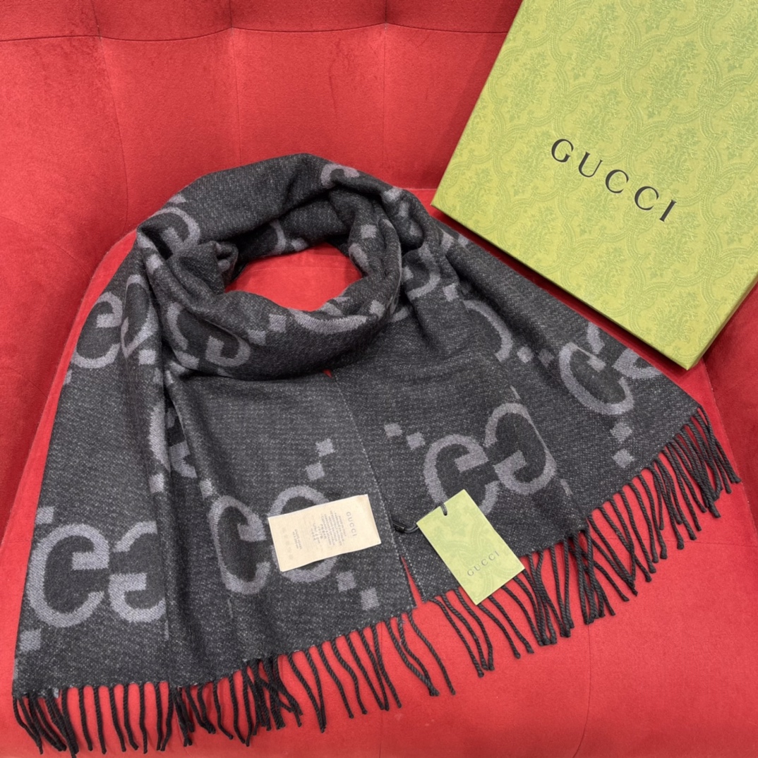 GUCCI Double-sided big 𝐆 tassel scarf 100% cashmere