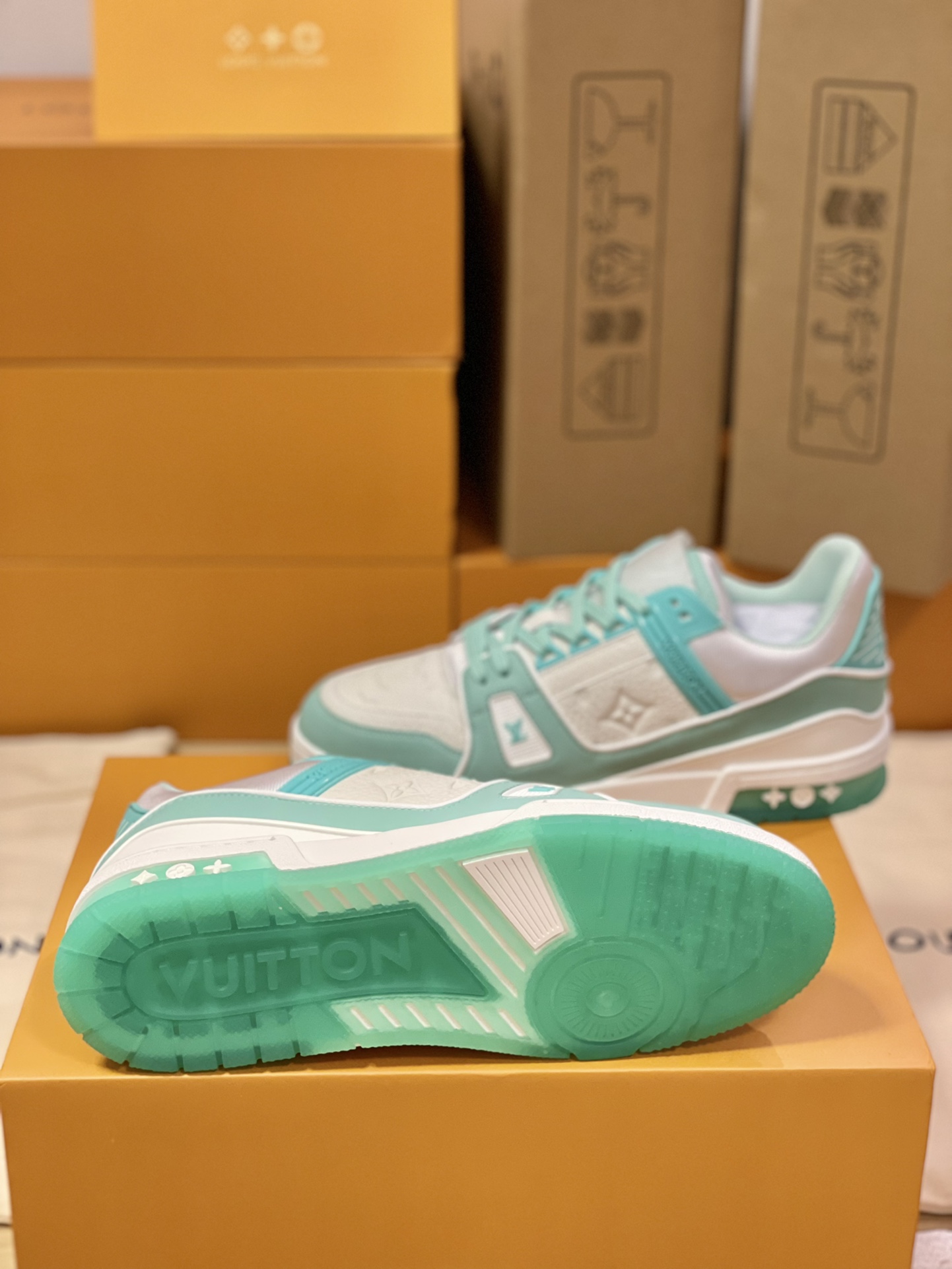 Louis Vuitton Trainer couple style 1A8KB8