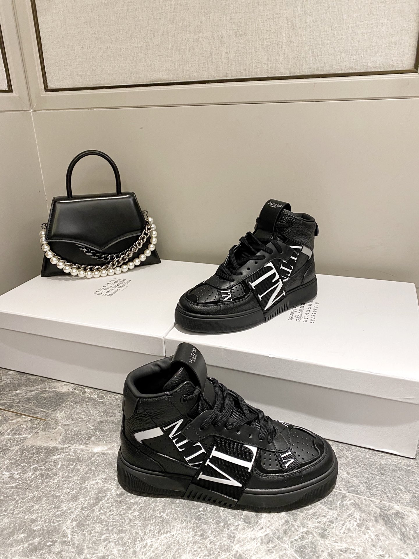 【Valentino】Valentino 2020 new high-top sneakers couple models on the new high end quality