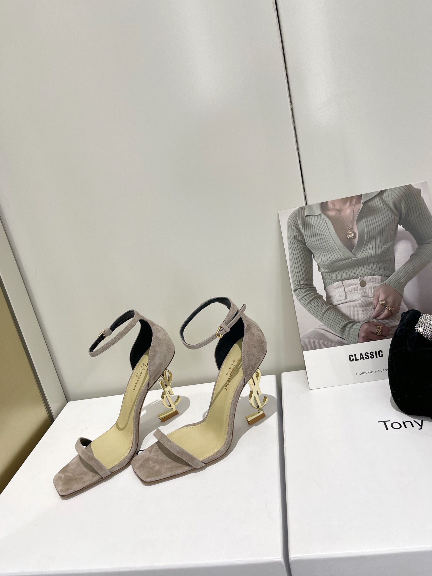 𝙎𝙖𝙞𝙣𝙩 𝙇𝙖𝙪𝙧𝙚𝙣𝙩 | 𝟐𝟎𝟐𝟐/𝐒𝐒 𝐧𝐞𝐰 YSL｜Saint Laurent silk diamond buckle high heels Imported silk