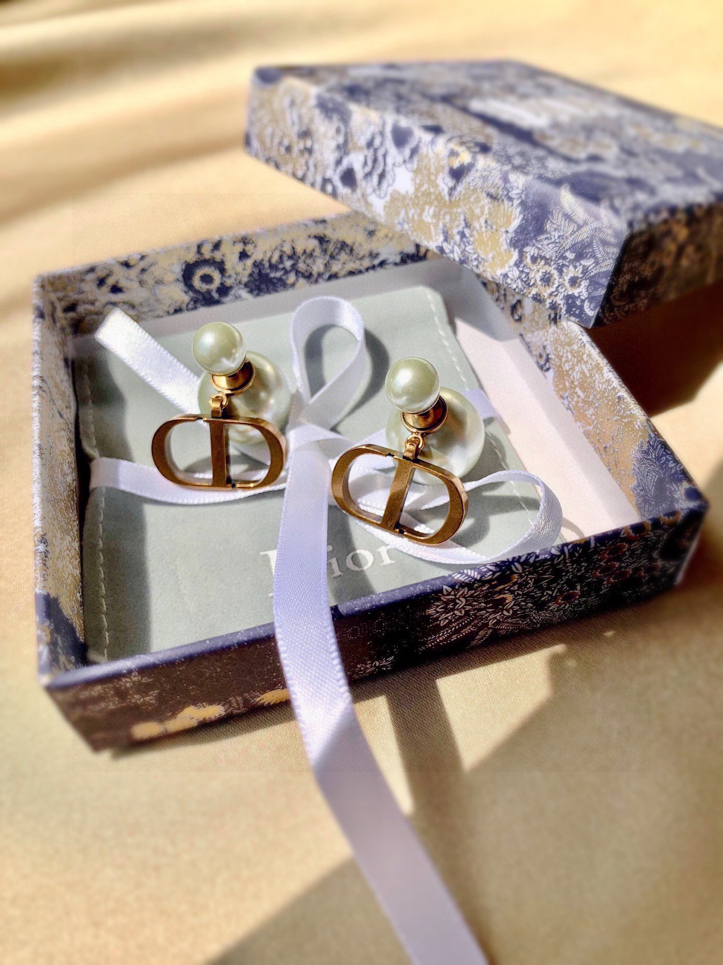 Dior cd letter pearl earrings earrings