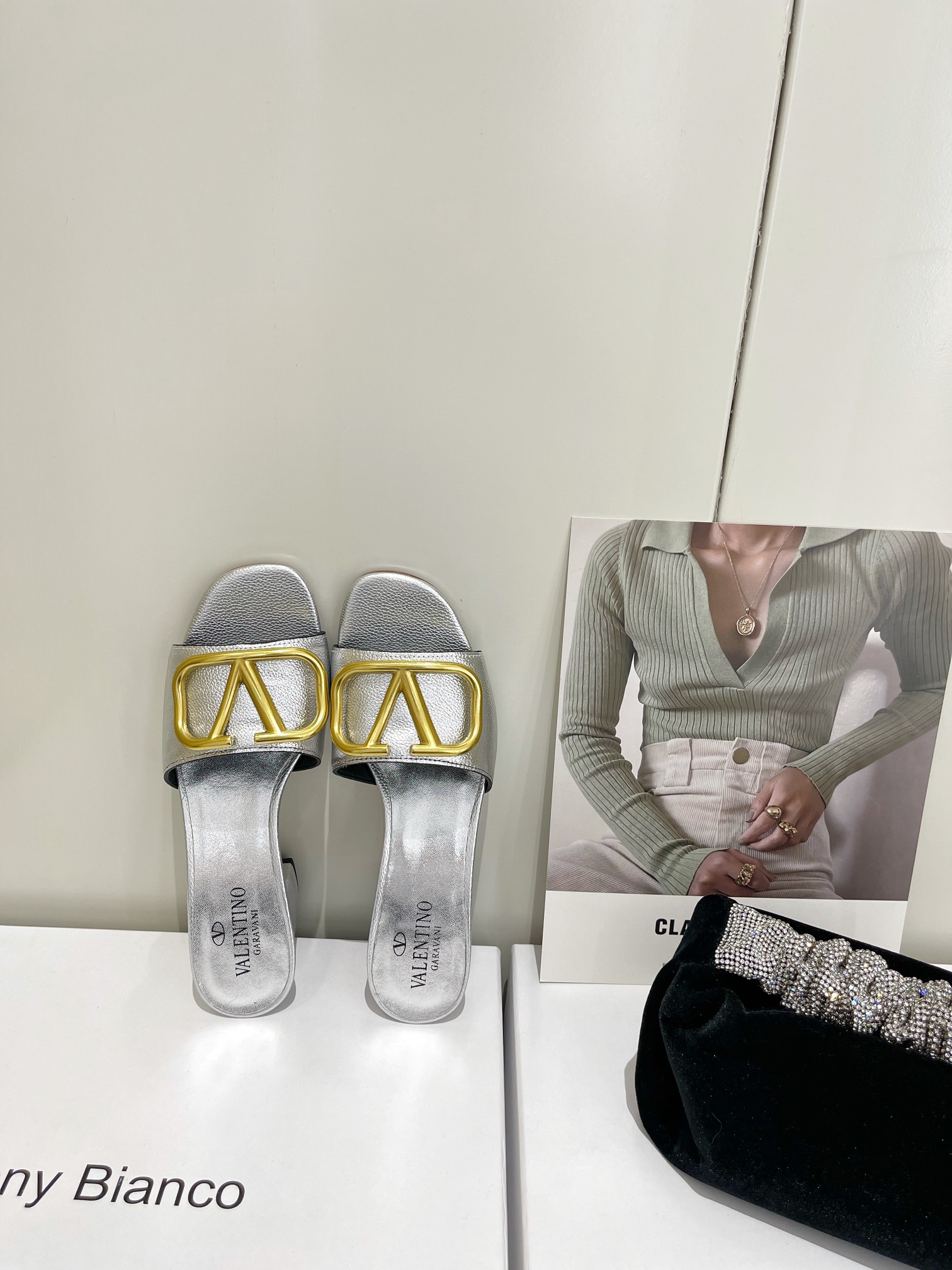 【Valentino】𝟐𝟎𝟐𝟏/𝐒𝐒 𝐧𝐞𝐰  Valentino 2022 / fw spring and summer new women's slippers