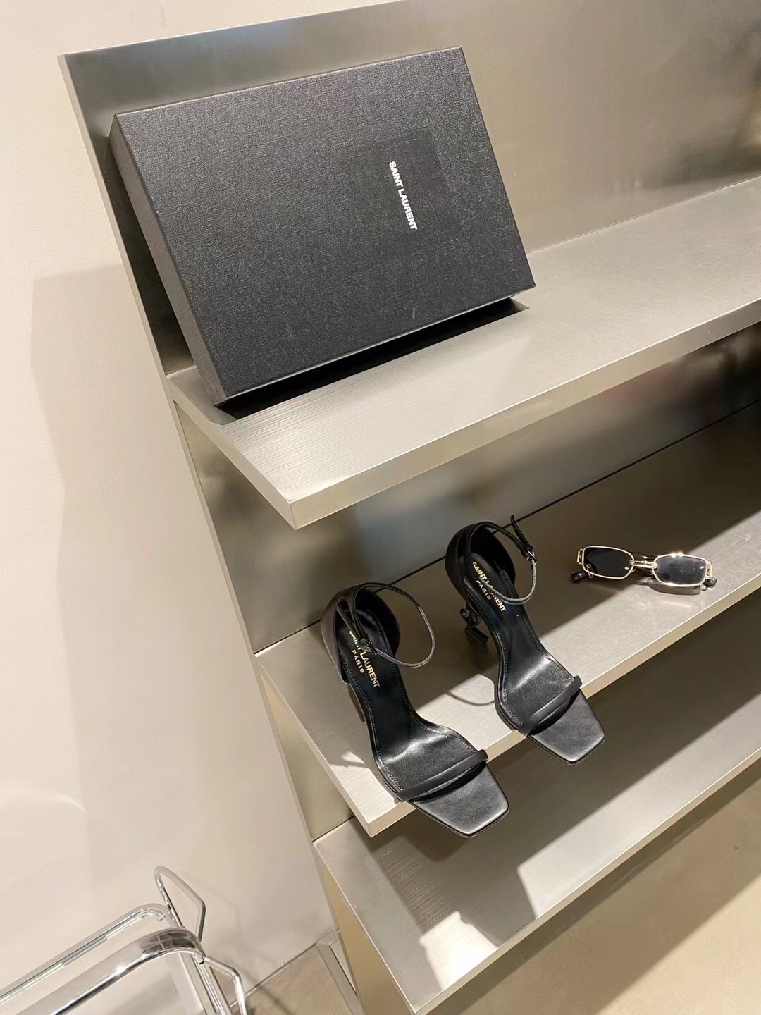 𝙎𝙖𝙞𝙣𝙩 𝙇𝙖𝙪𝙧𝙚𝙣𝙩 | 𝟐𝟎𝟐𝟏/𝐒𝐒 𝐧𝐞𝐰 YSL｜A beautiful classic Alphabet high-heeled sandals