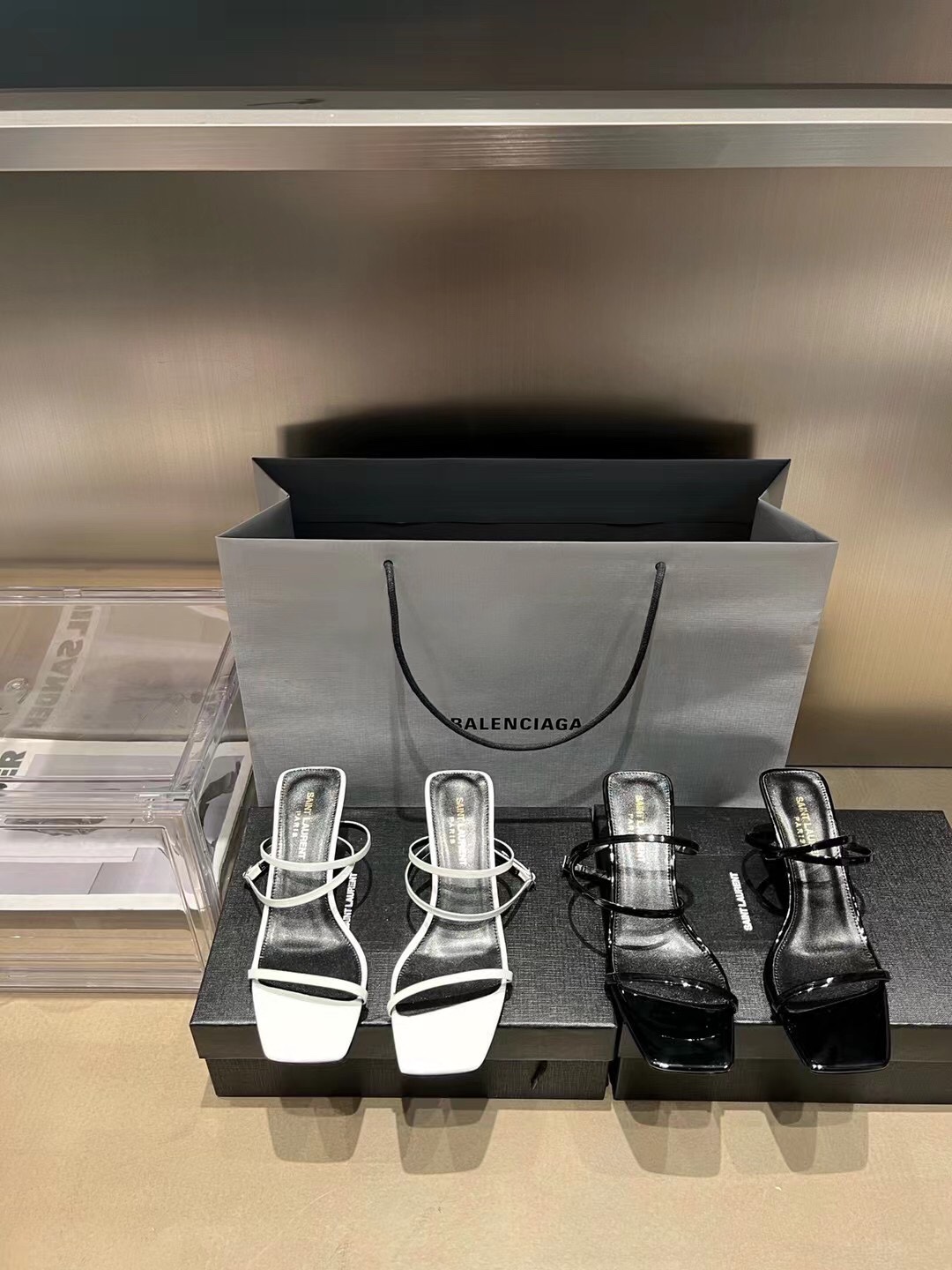 𝙎𝙖𝙞𝙣𝙩 𝙇𝙖𝙪𝙧𝙚𝙣𝙩 | 𝟐𝟎𝟐𝟐/𝐒𝐒 𝐧𝐞𝐰 YSL｜New Roman sandals crystal sheepskin