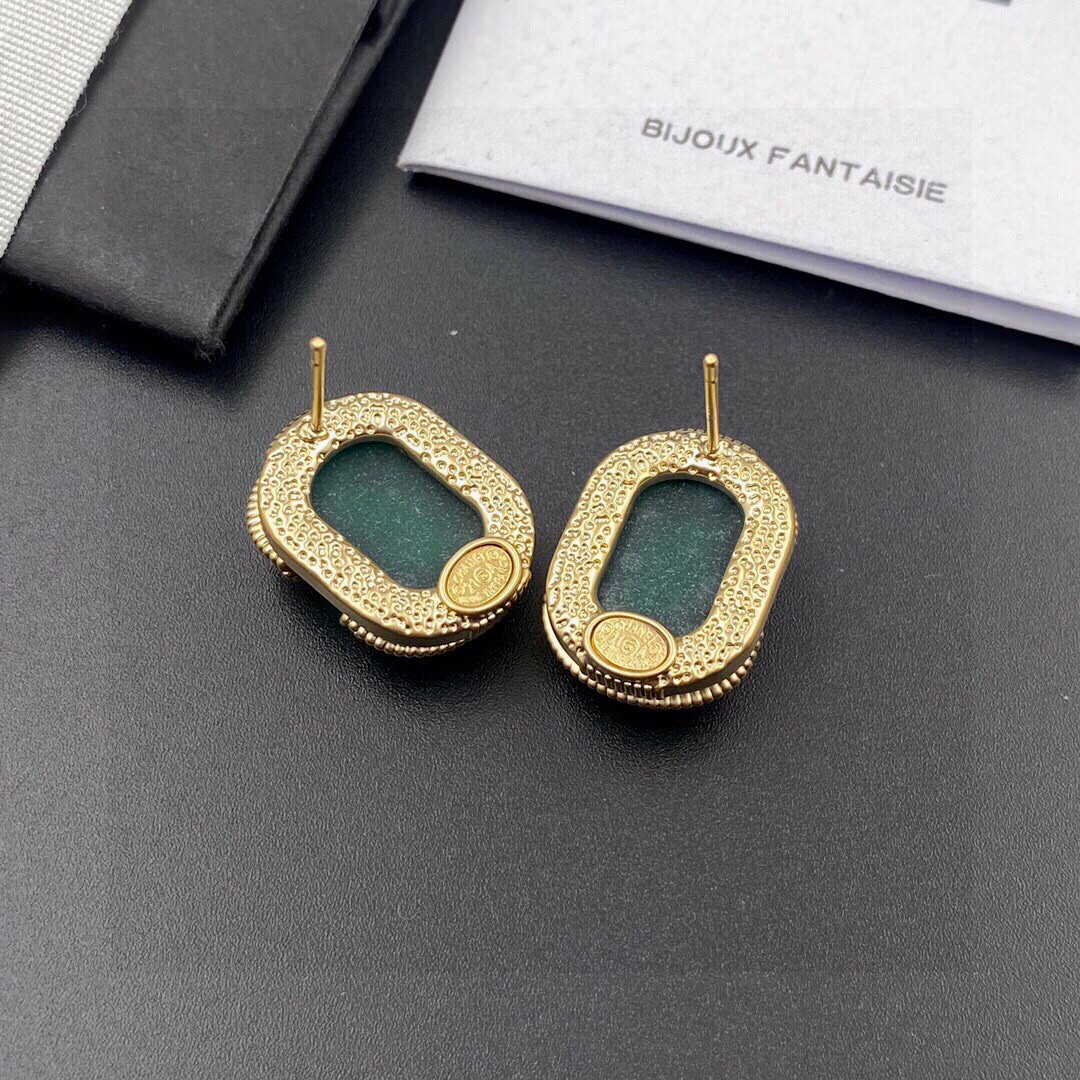 CHANEL🇫🇷Xiaoxiang medieval letter earrings